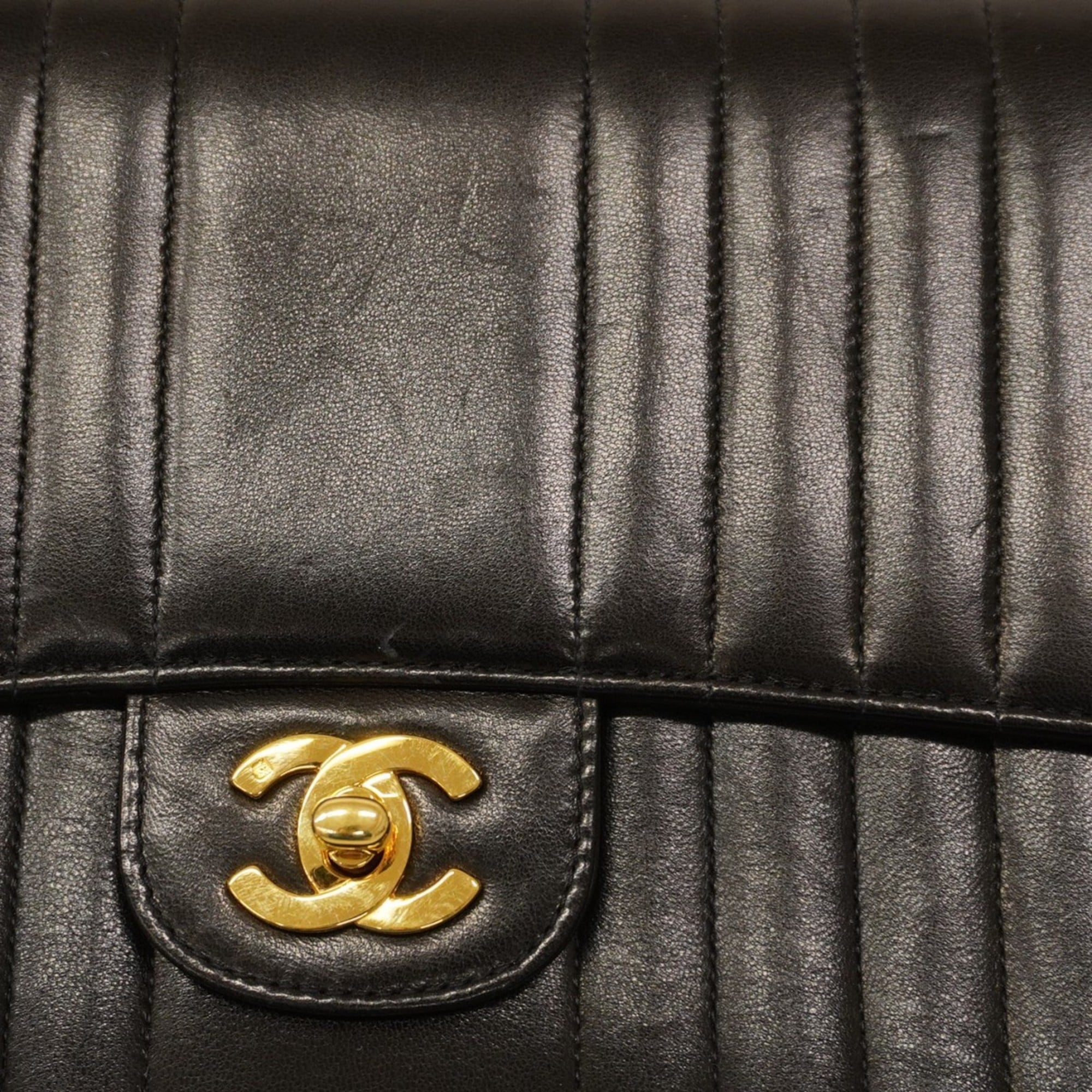 Chanel Black Leather Shoulder Bag (Pre-Owned)