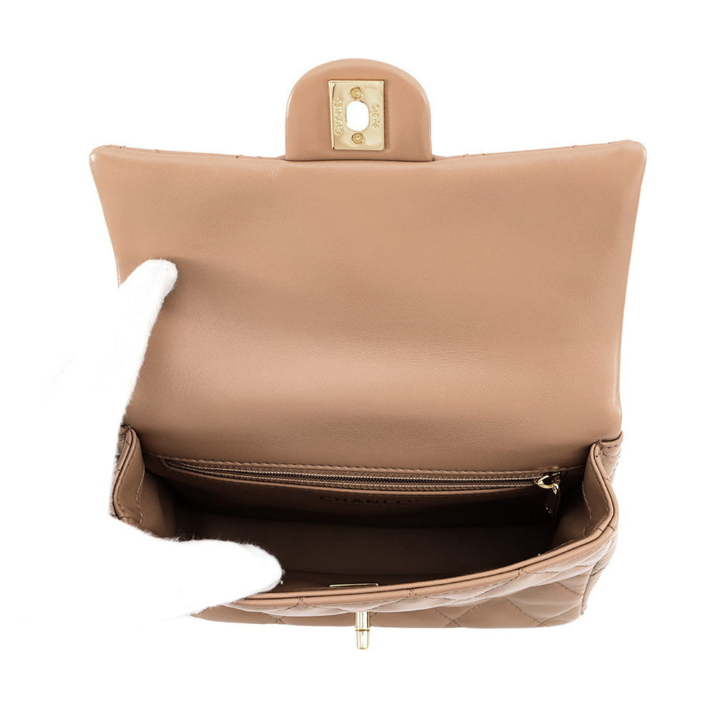Chanel Matelasse Beige Leather Handbag (Pre-Owned)