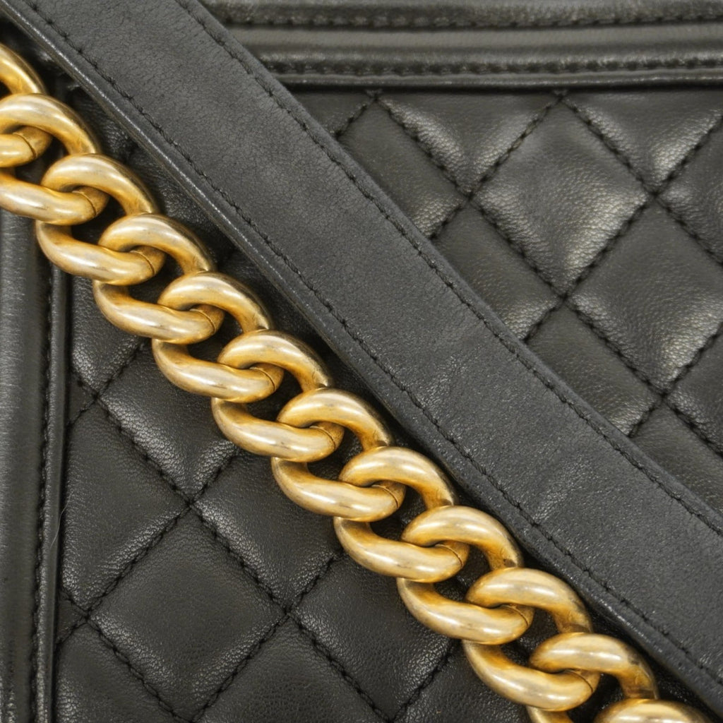 Chanel Black Leather Shoulder Bag (Pre-Owned)