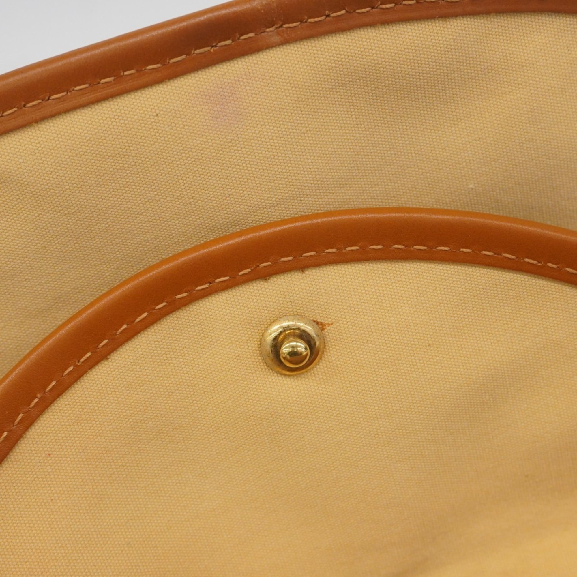 Louis Vuitton Beige Shoulder Bag (Pre-Owned)