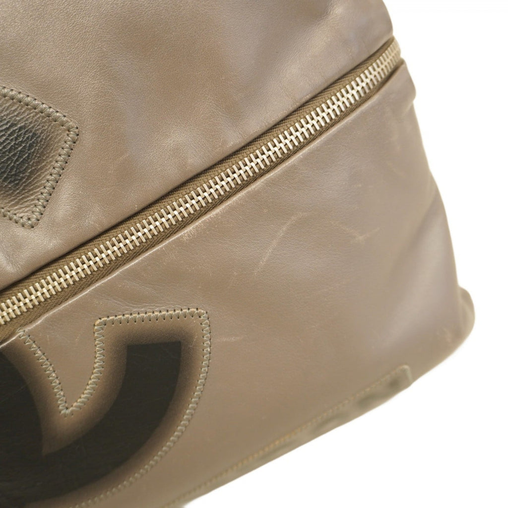 Chanel Gray Leather Shoulder Bag (Pre-Owned)