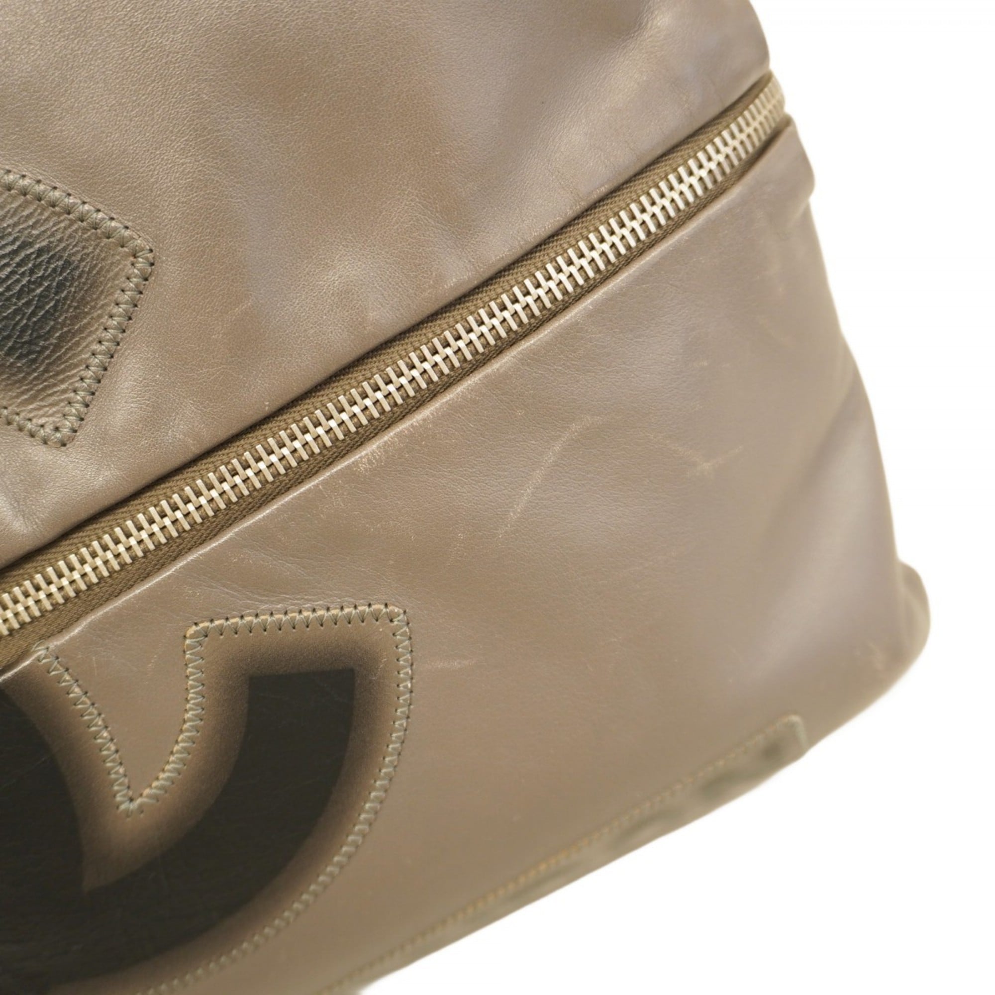 Chanel Gray Leather Shoulder Bag (Pre-Owned)