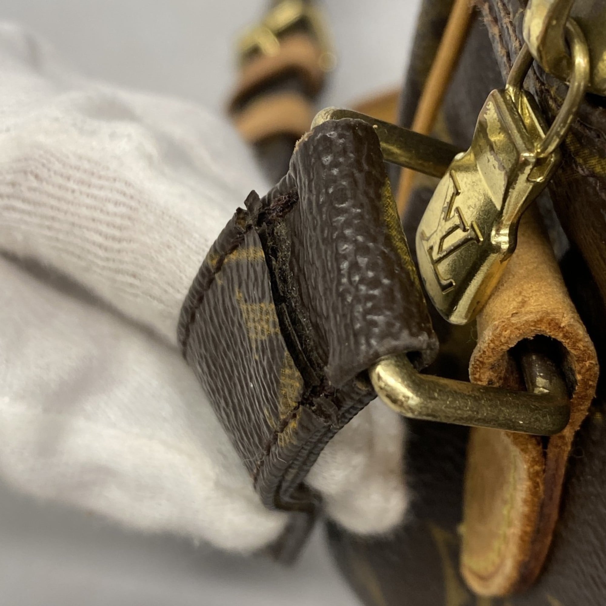 Louis Vuitton Brown Shoulder Bag (Pre-Owned)