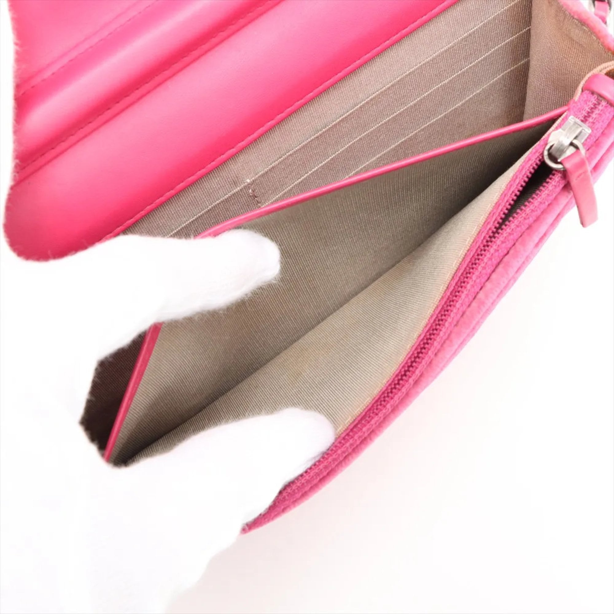 Chanel Pink Shoulder Bag (Pre-Owned)