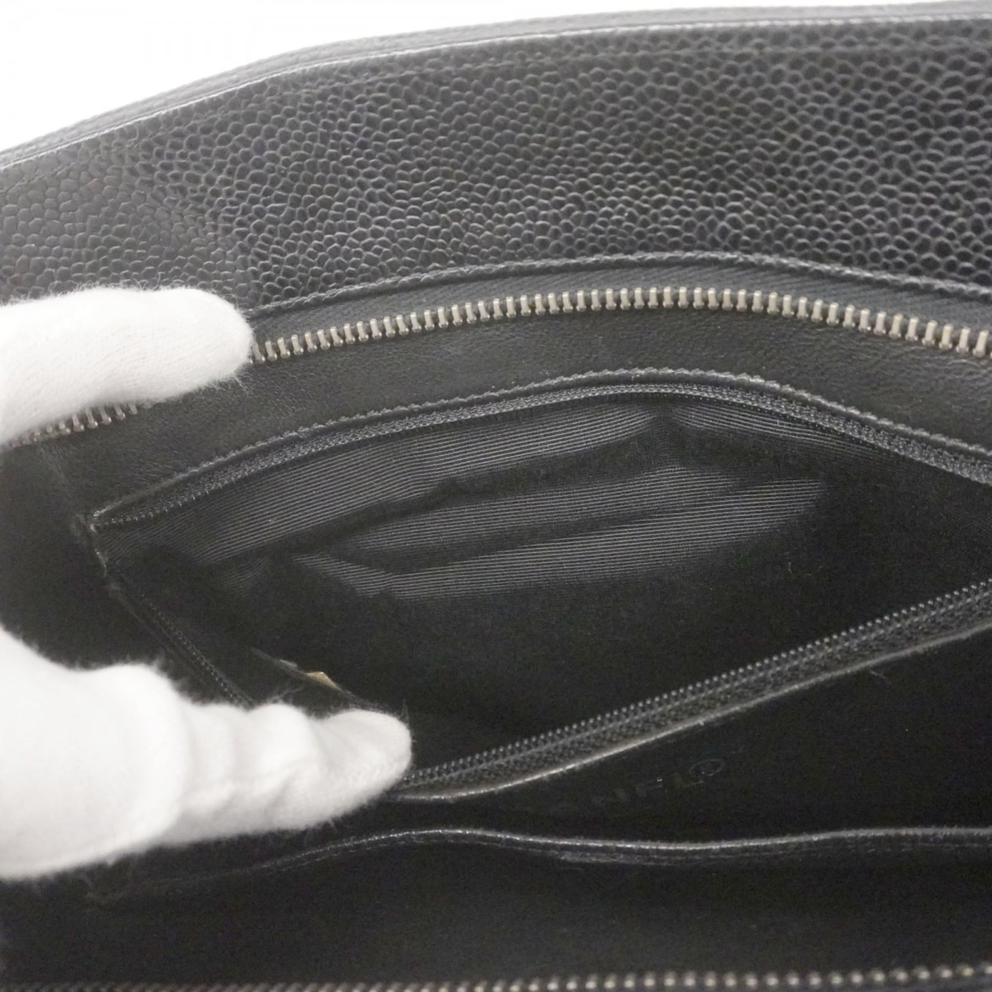Chanel Black Grained Calfskin Shoulder Bag (Pre-Owned)