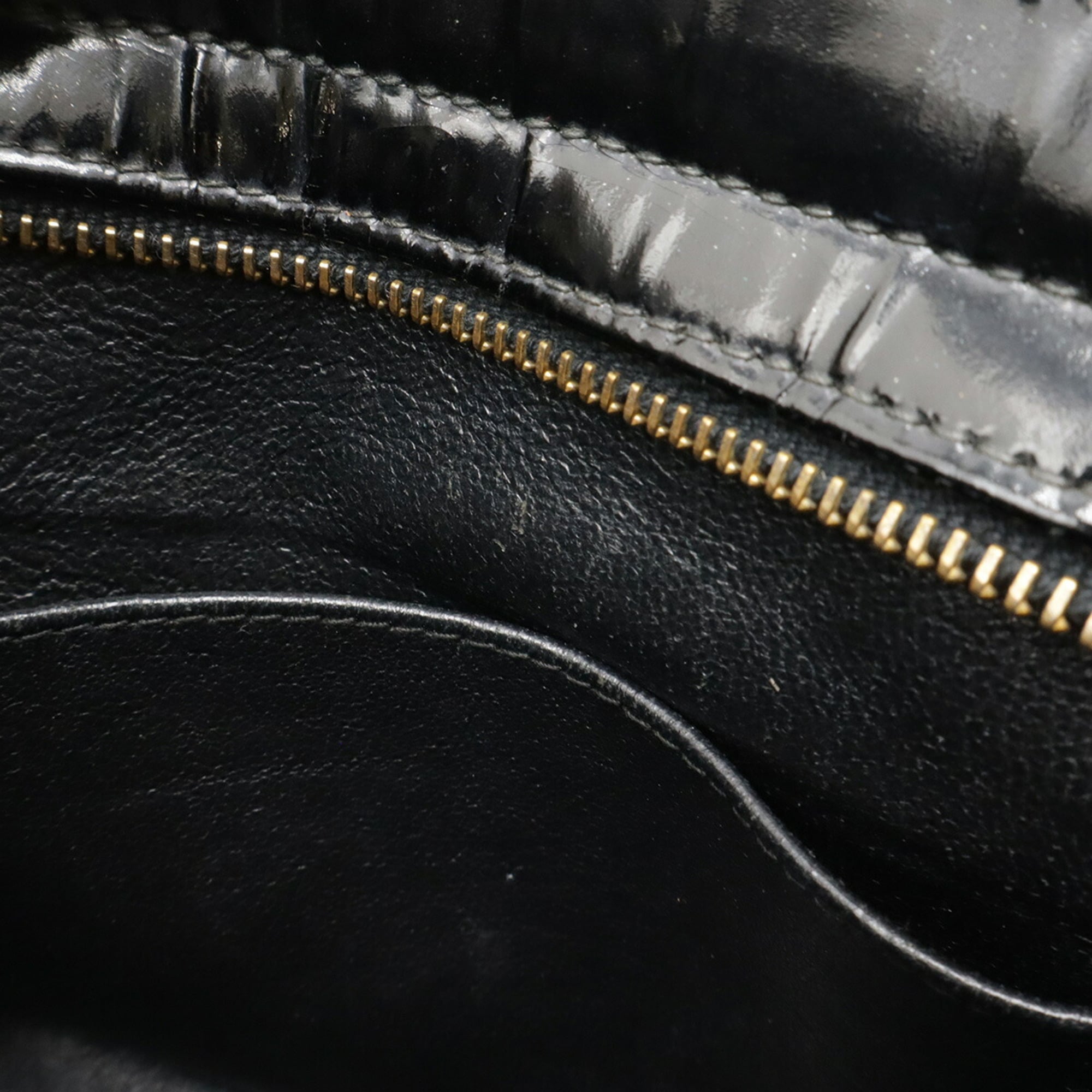 Chanel Black Leather Shoulder Bag (Pre-Owned)