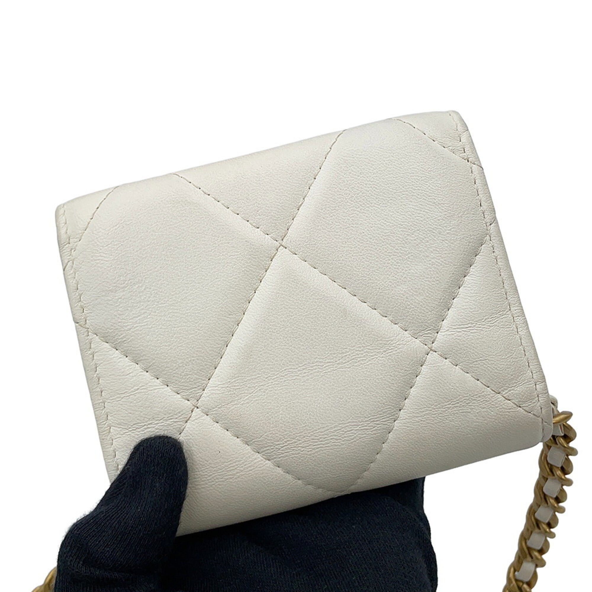 Chanel White Leather Chain/Shoulder Wallet (Pre-Owned)