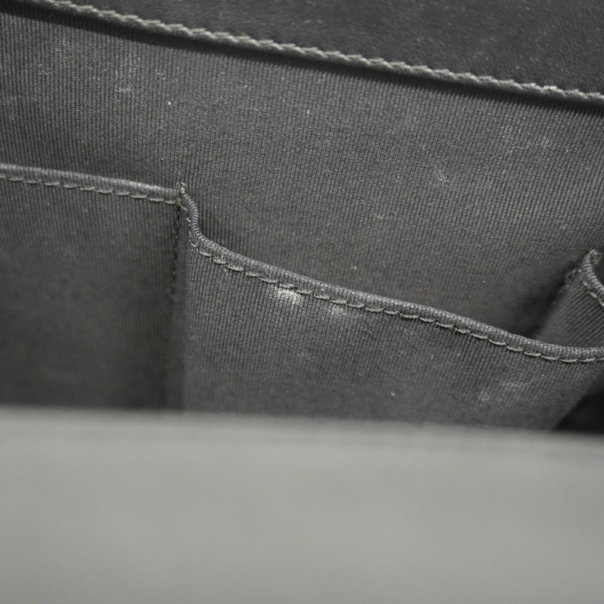 Chanel Black Patent Leather Shoulder Bag (Pre-Owned)