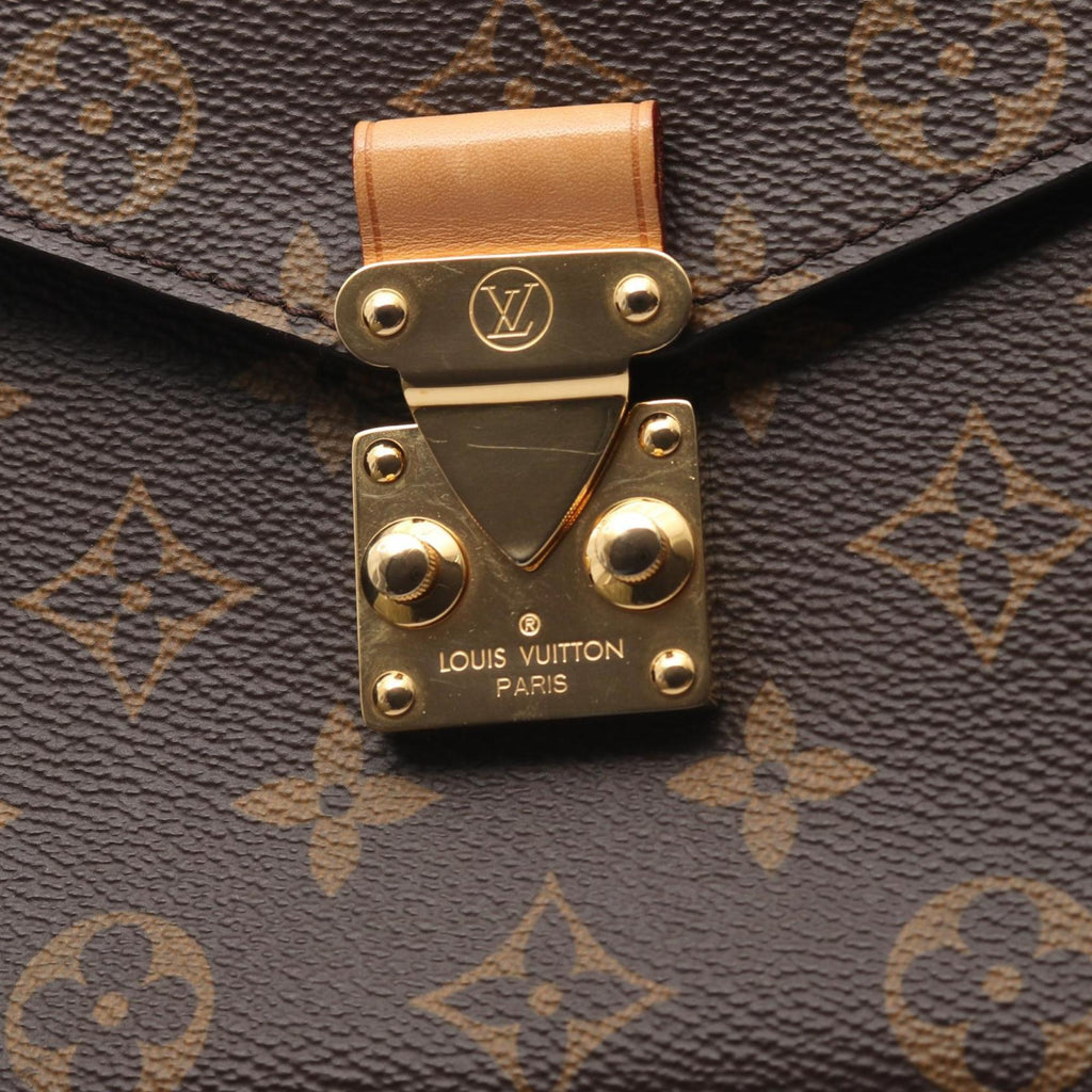 Louis Vuitton Brown Monogram Monogram Leather Handbag Pochette (Pre-Owned)