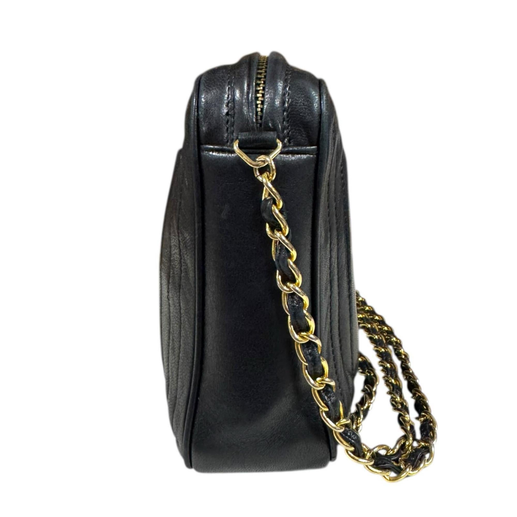 Chanel Black Leather Shoulder Bag (Pre-Owned)