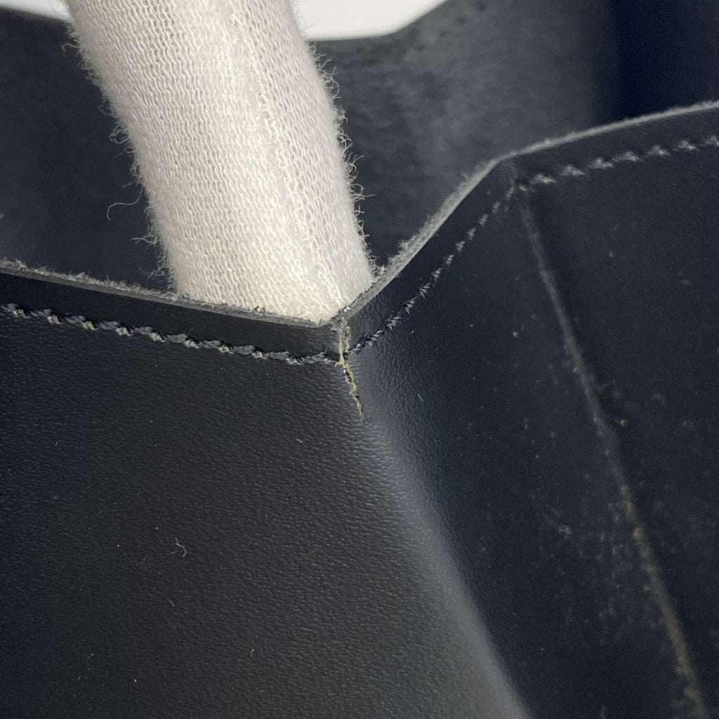 Louis Vuitton Noir Shoulder Bag (Pre-Owned)