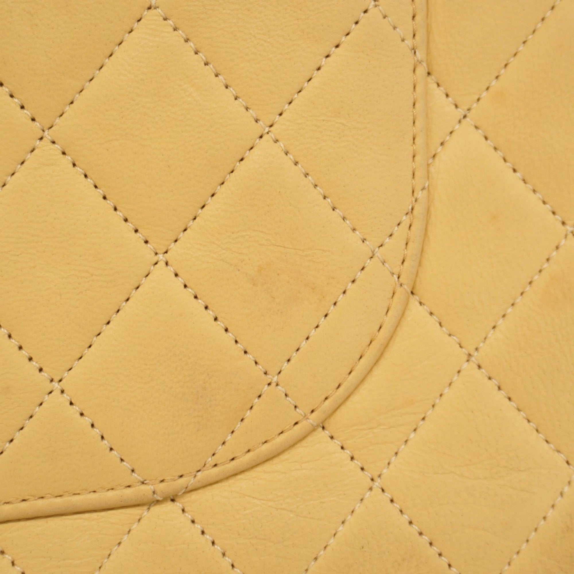 Chanel Beige Leather Shoulder Bag (Pre-Owned)