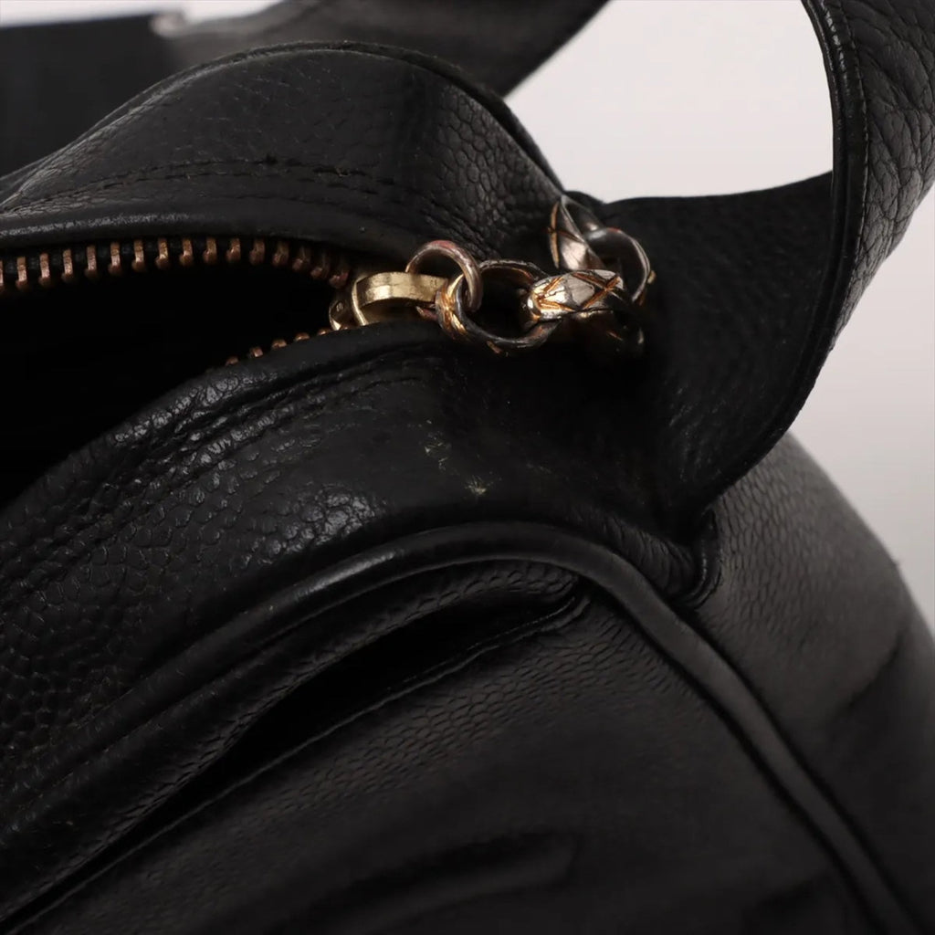 Chanel Black Leather Shoulder Bag (Pre-Owned)