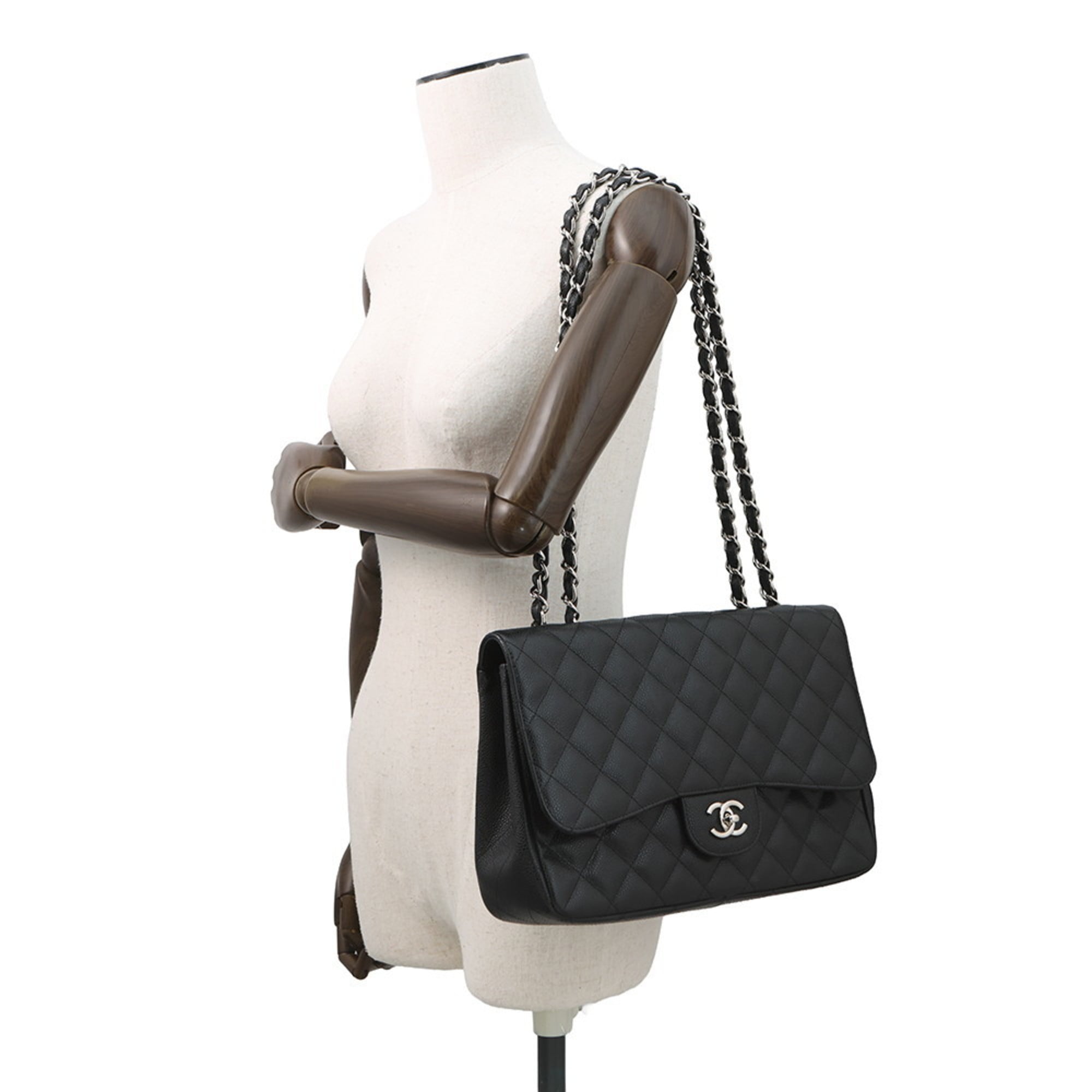Chanel Matelasse Black Grained Calfskin Shoulder Bag (Pre-Owned)
