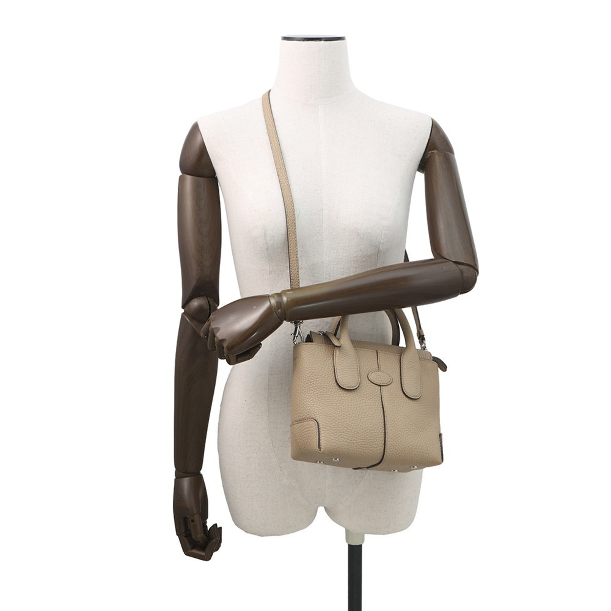Tod's Beige Leather Handbag (Pre-Owned)