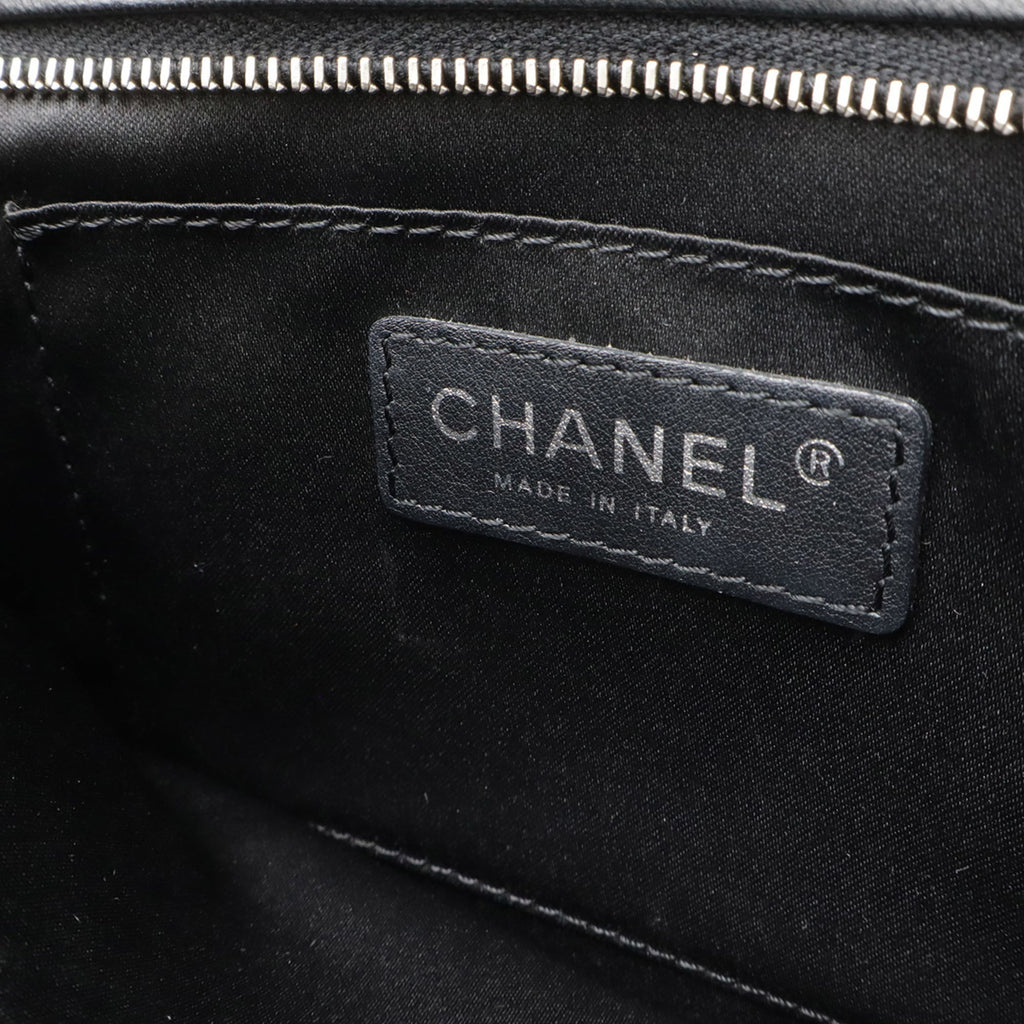 Chanel Matelasse Black Leather Shoulder Bag (Pre-Owned)