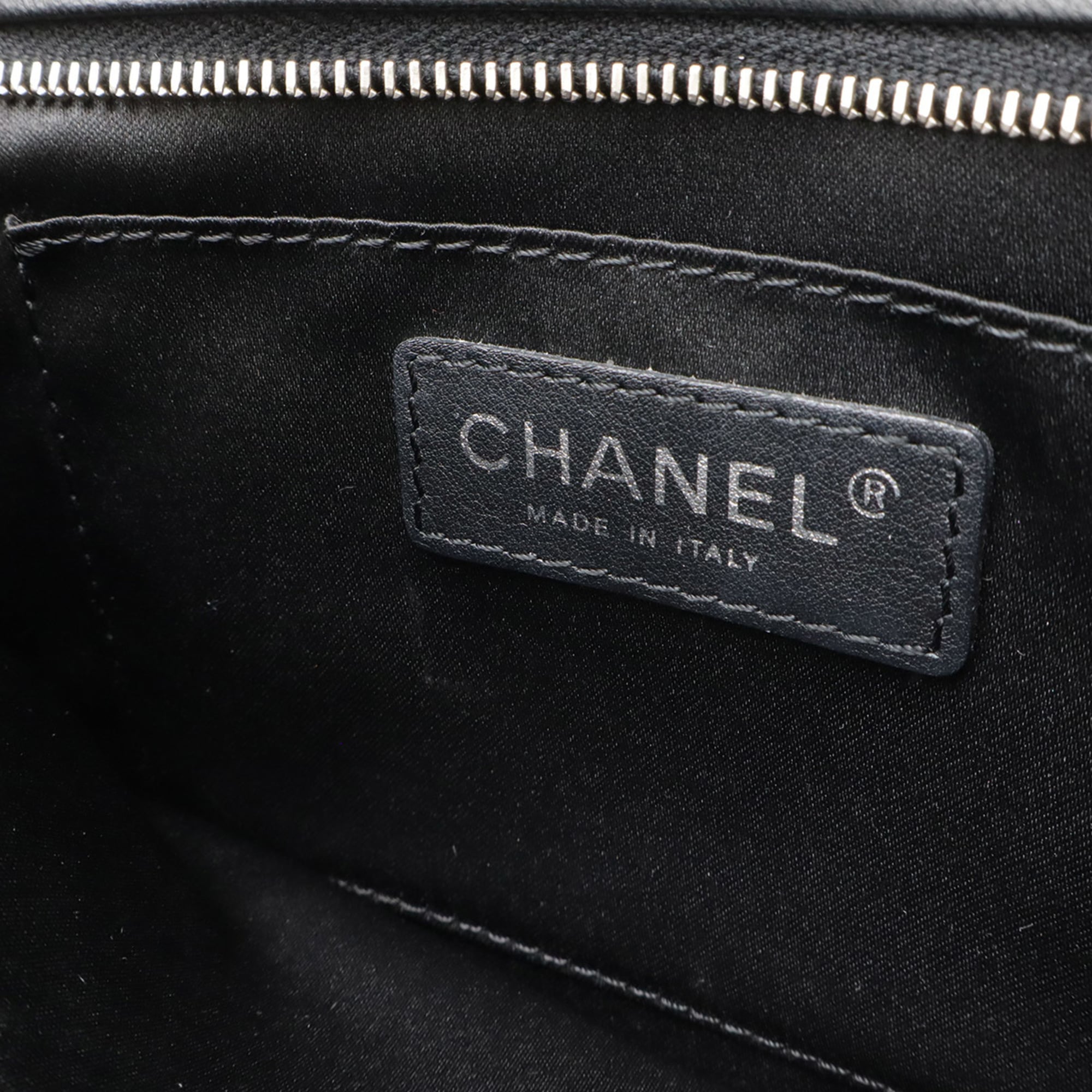 Chanel Matelasse Black Leather Shoulder Bag (Pre-Owned)