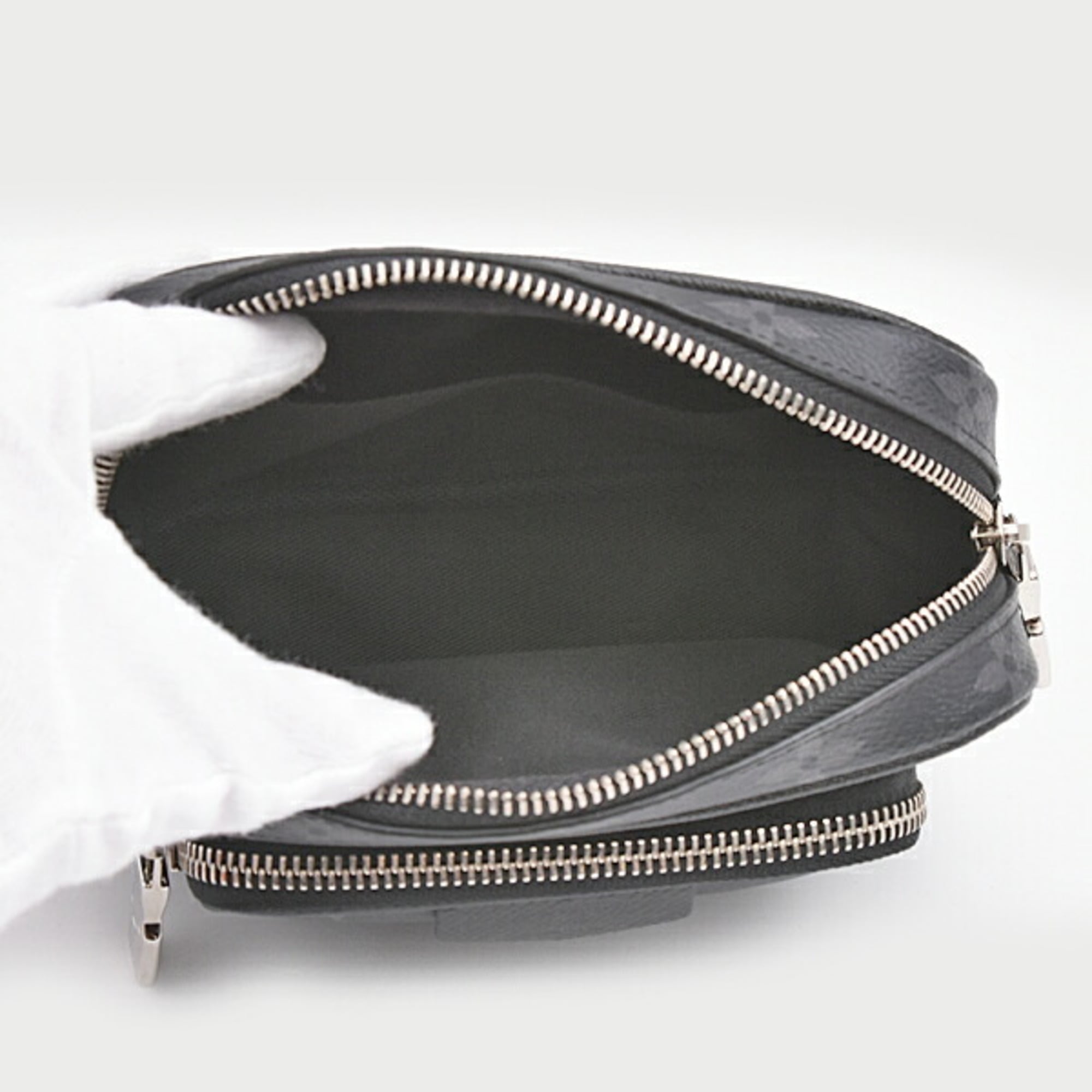 Louis Vuitton Taigarama Black Taigarama Pochette Shoulder Bag (Pre-Owned)