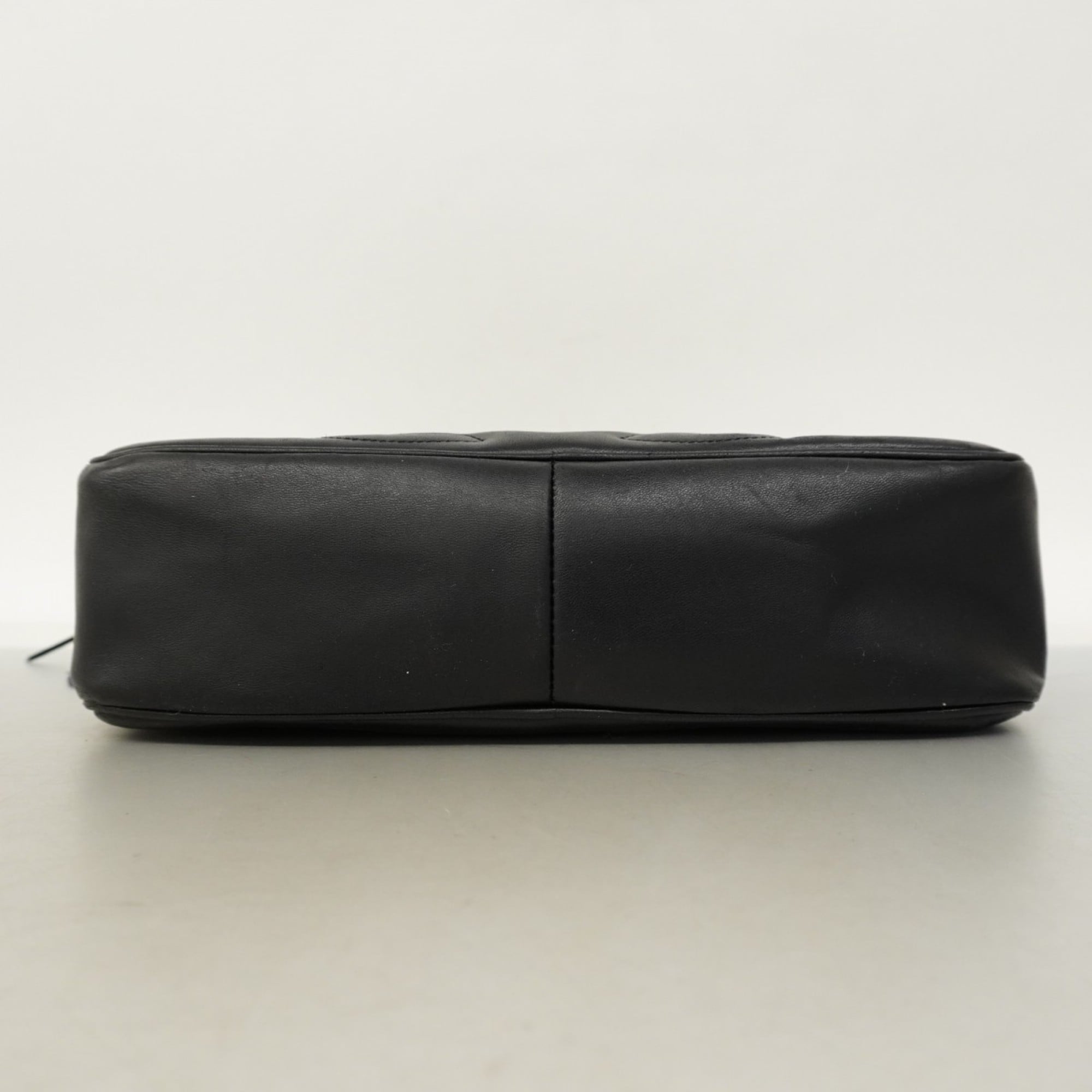 Chanel Navy Leather Shoulder Bag (Pre-Owned)