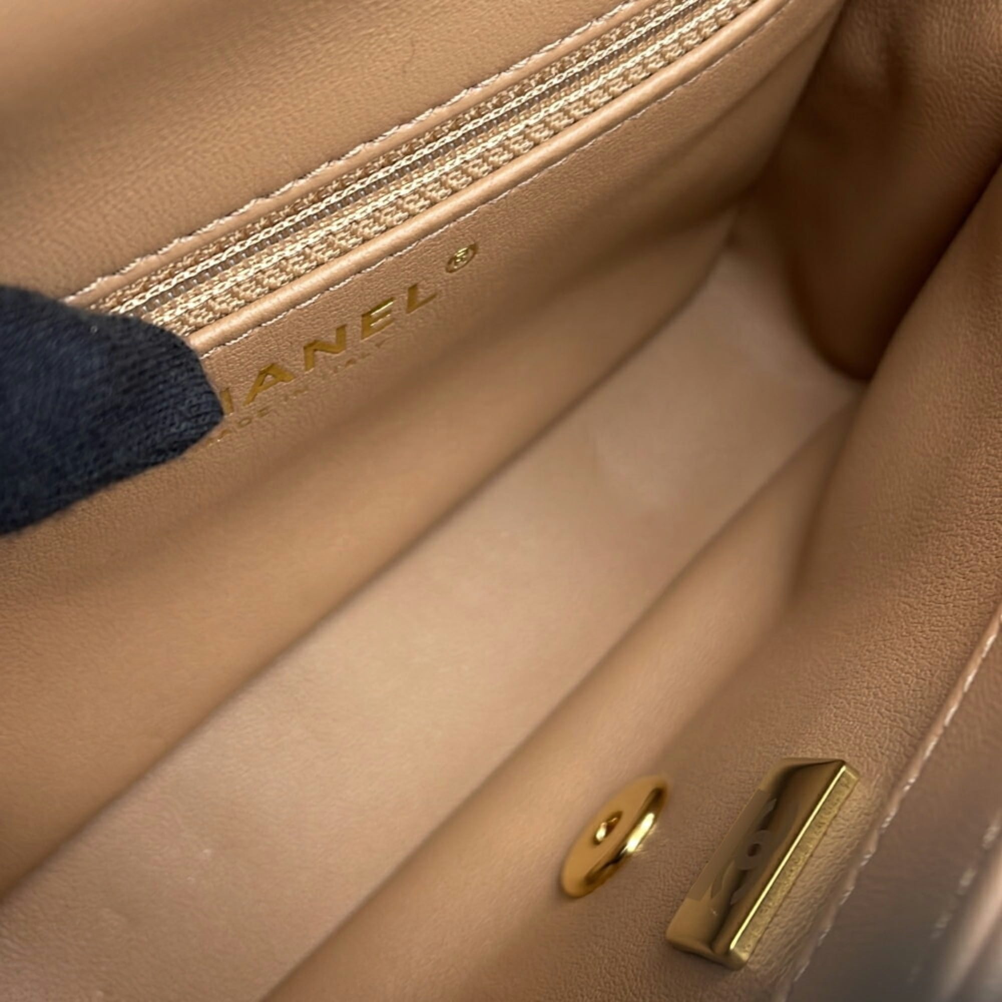 Chanel Matelasse Beige Leather Handbag (Pre-Owned)