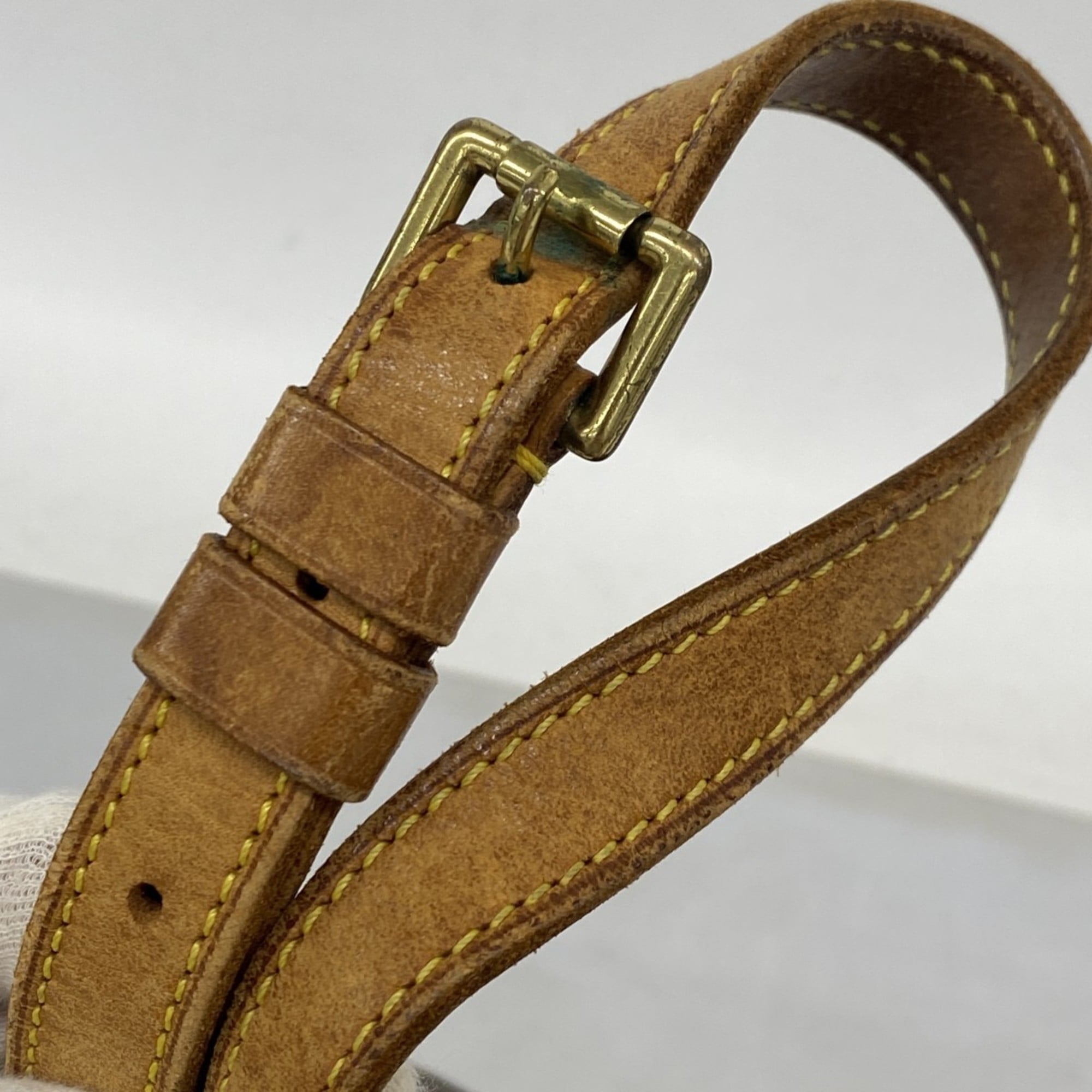 Louis Vuitton Brown Shoulder Bag (Pre-Owned)