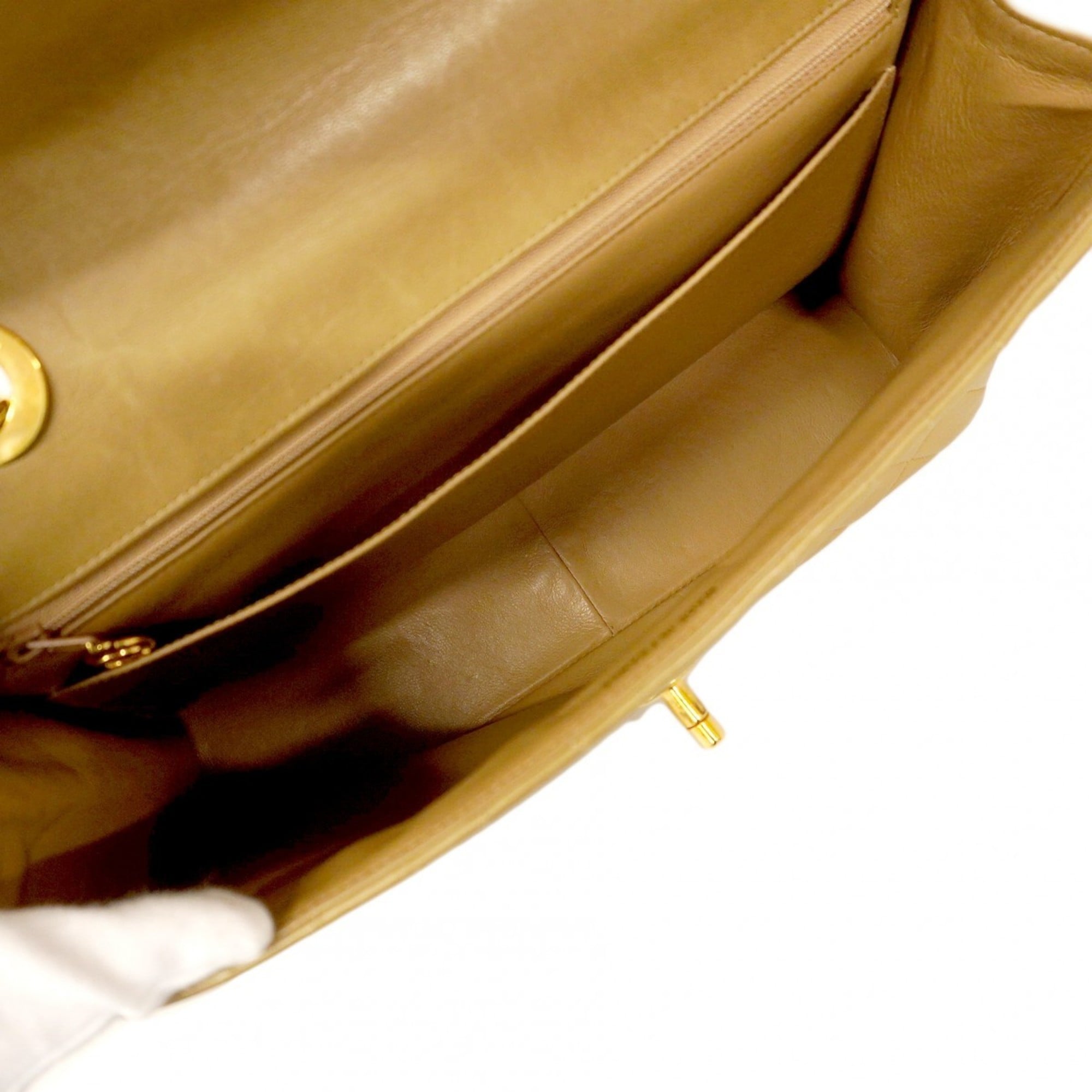 Chanel Beige Leather Shoulder Bag (Pre-Owned)