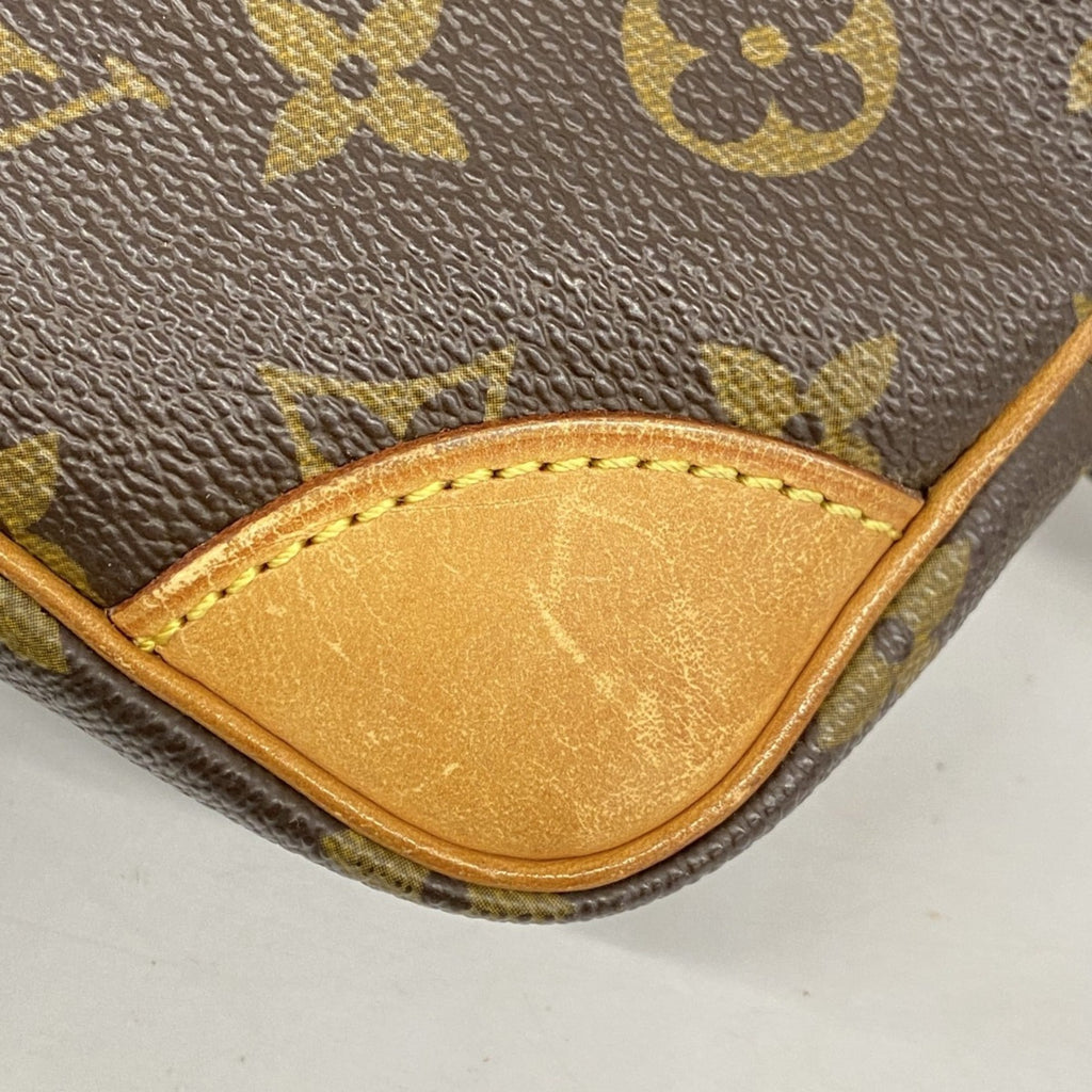 Louis Vuitton Brown Clutch Bag (Pre-Owned)