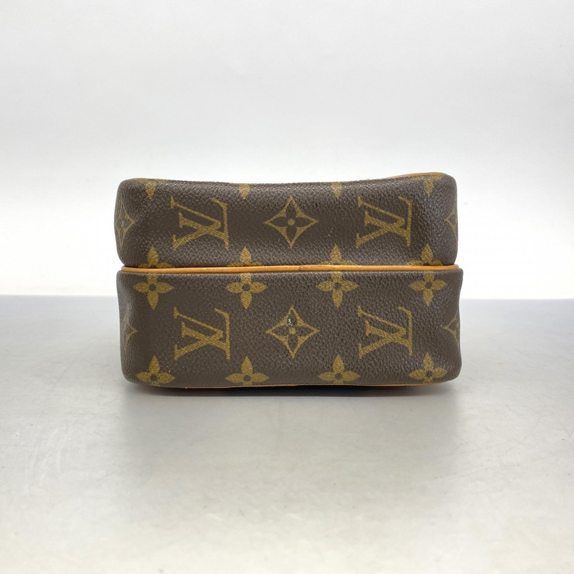 Louis Vuitton Brown Shoulder Bag (Pre-Owned)