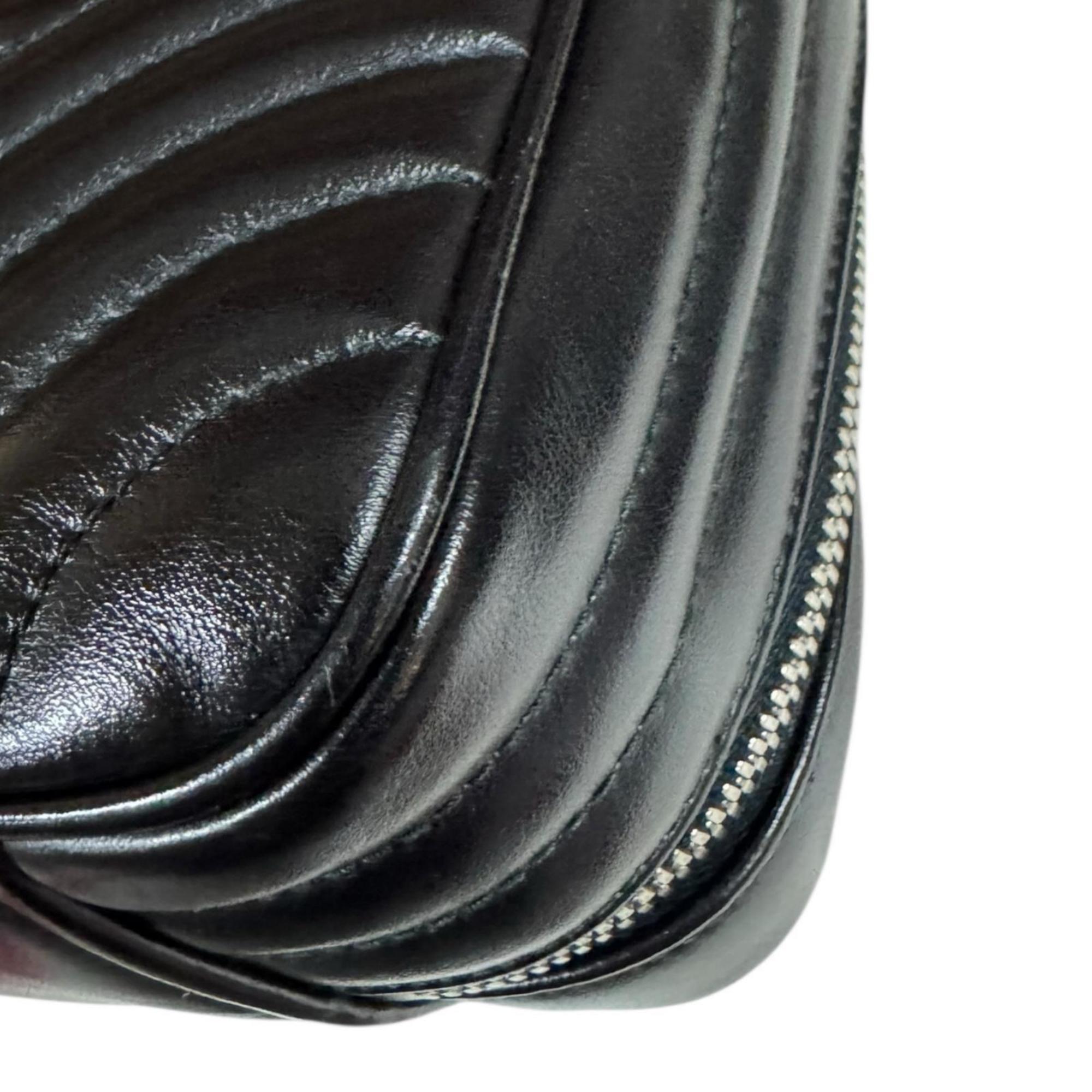 Prada Black Leather Shoulder Bag (Pre-Owned)