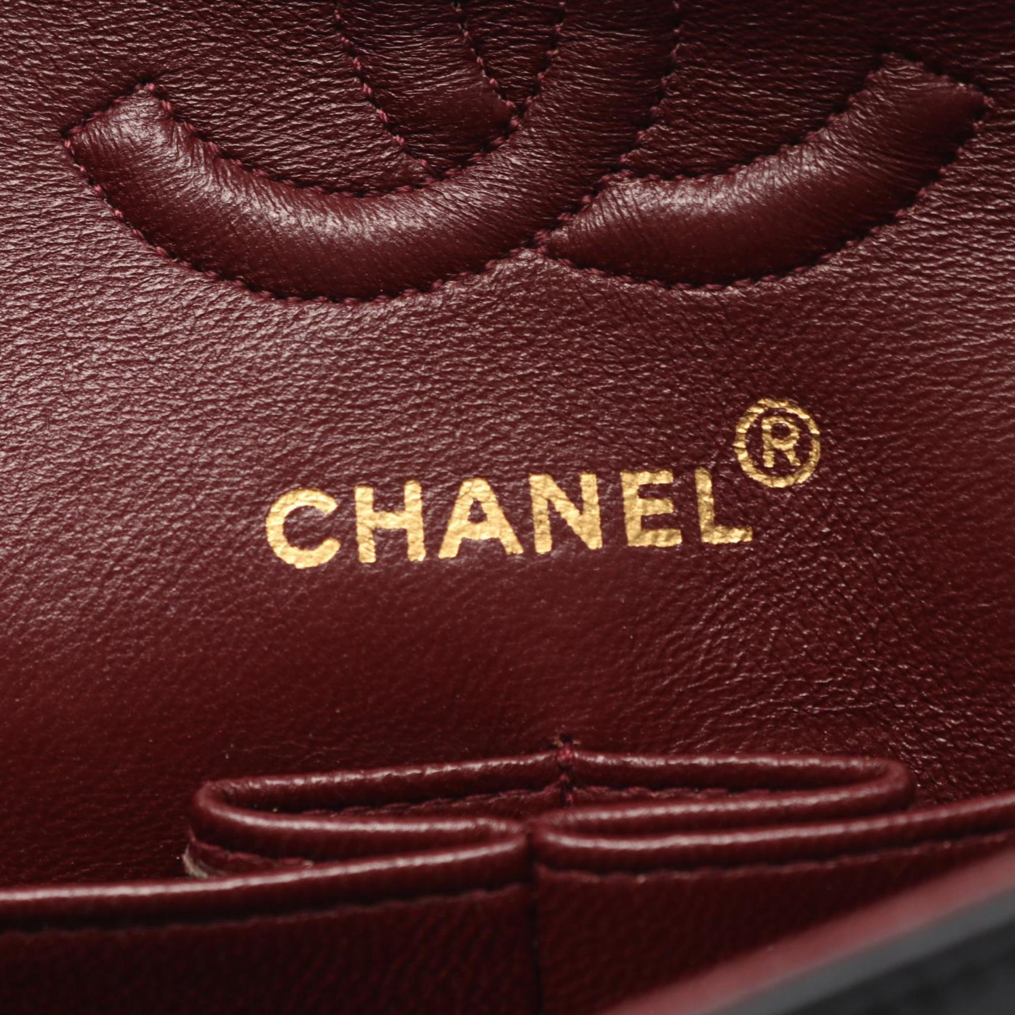 Chanel Black Leather Shoulder Bag (Pre-Owned)