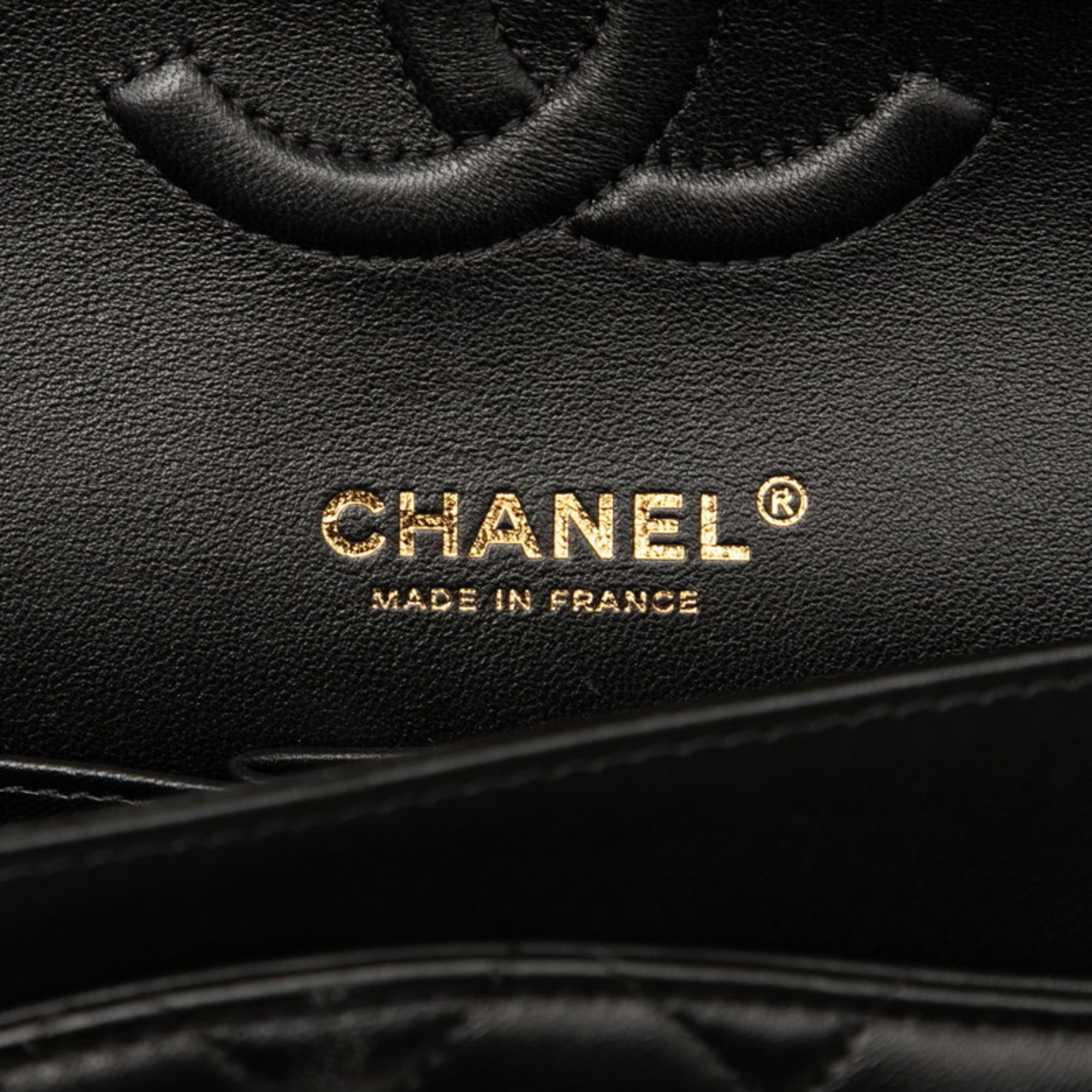 Chanel Black Leather Shoulder Bag (Pre-Owned)