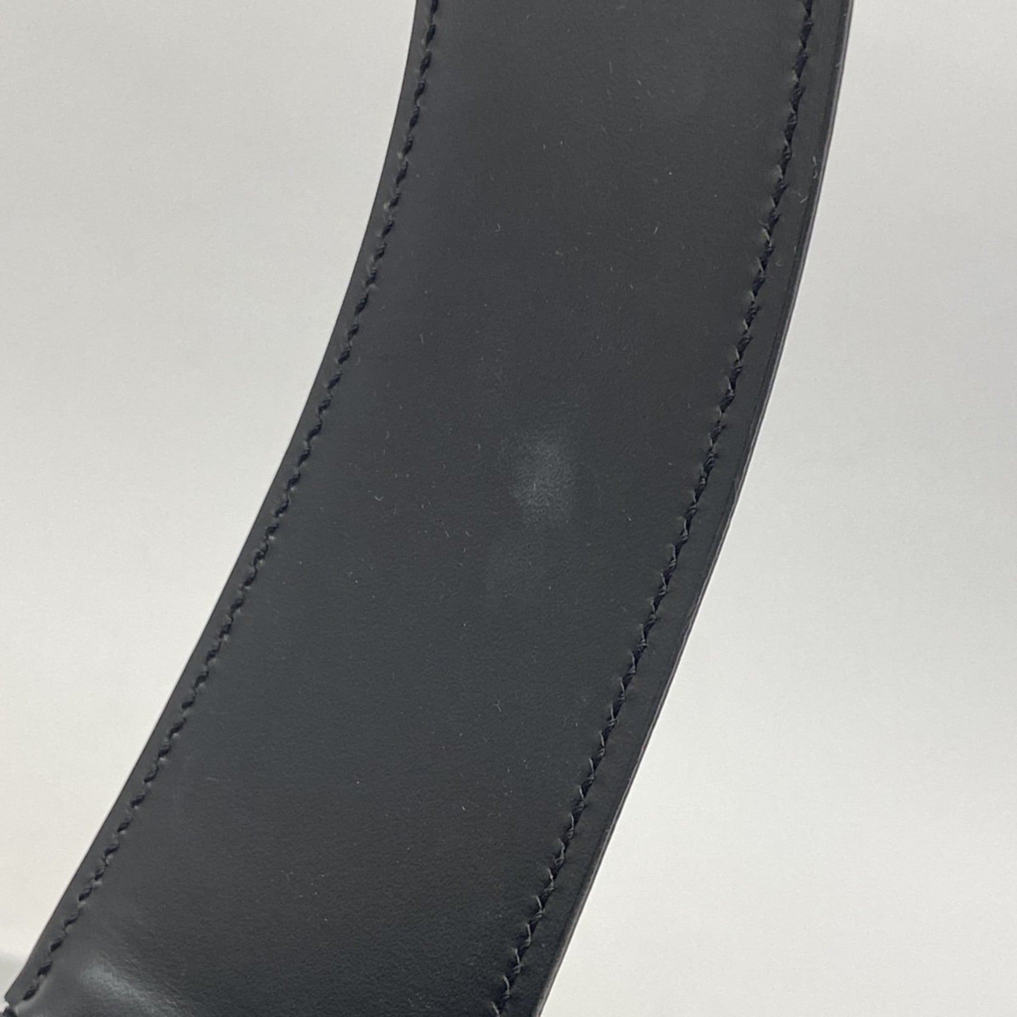 Louis Vuitton Noir Shoulder Bag (Pre-Owned)