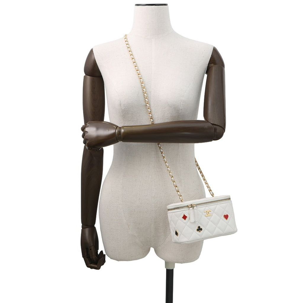 Chanel Matelasse White Grained Calfskin Shoulder Bag (Pre-Owned)