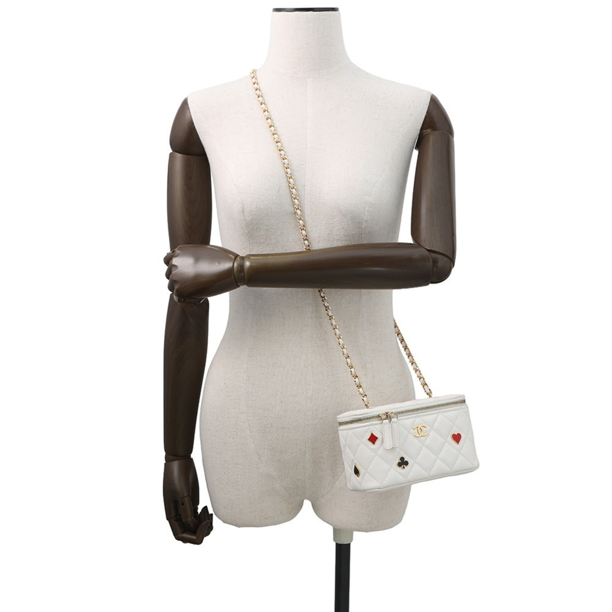 Chanel Matelasse White Grained Calfskin Shoulder Bag (Pre-Owned)