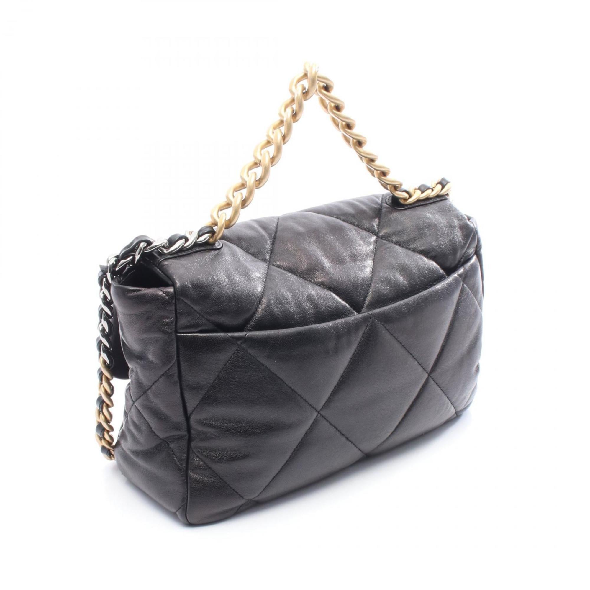 Chanel Black Leather Shoulder Bag (Pre-Owned)