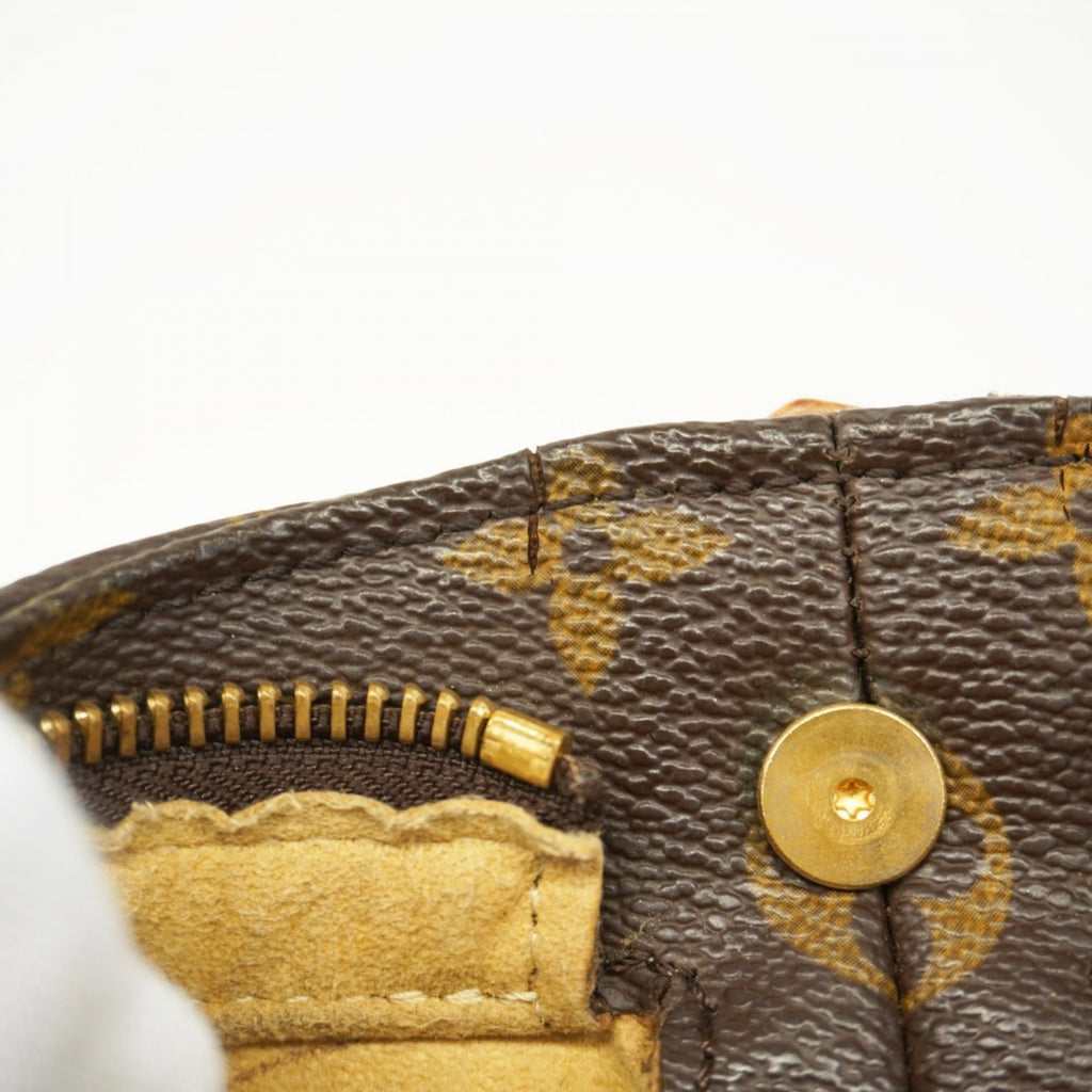 Louis Vuitton Brown Shoulder Bag (Pre-Owned)