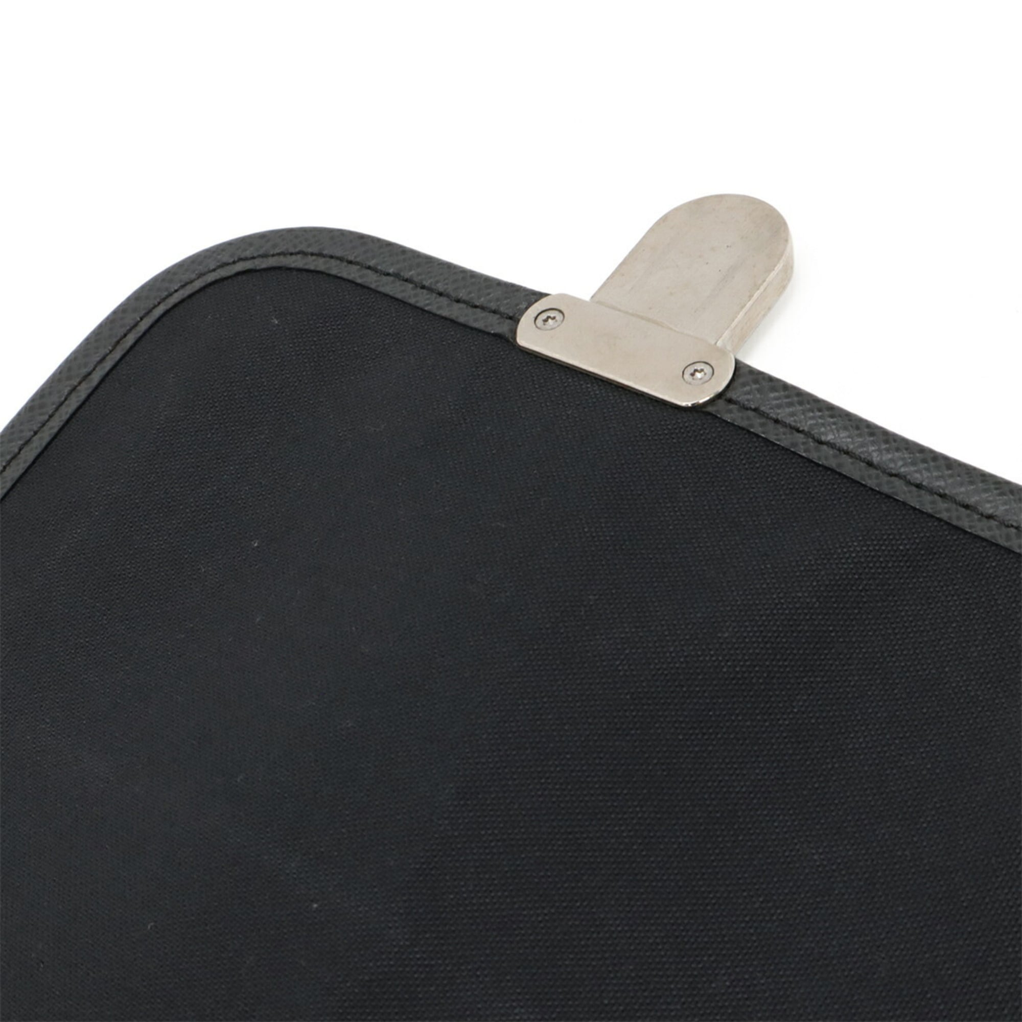 Louis Vuitton Taiga Ardoise Black Leather Shoulder Bag (Pre-Owned)