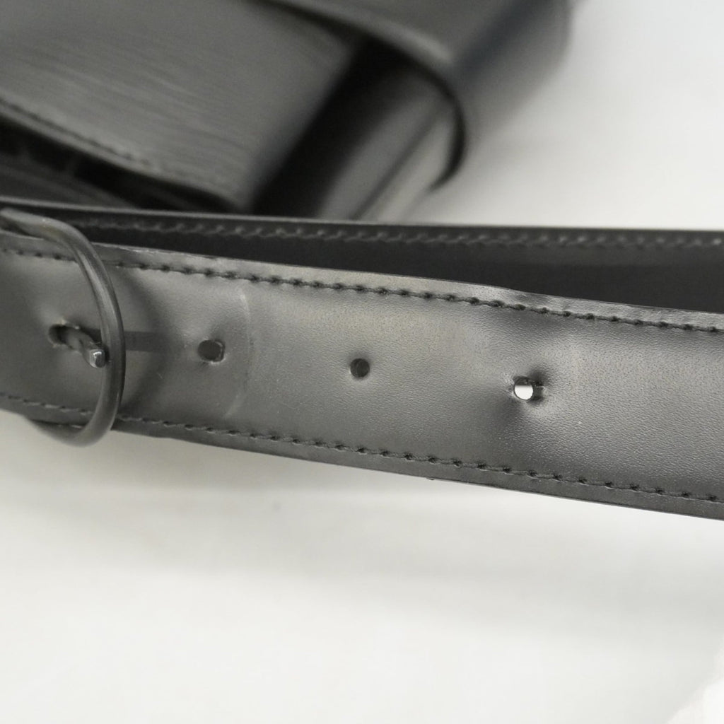 Louis Vuitton Noir Shoulder Bag (Pre-Owned)