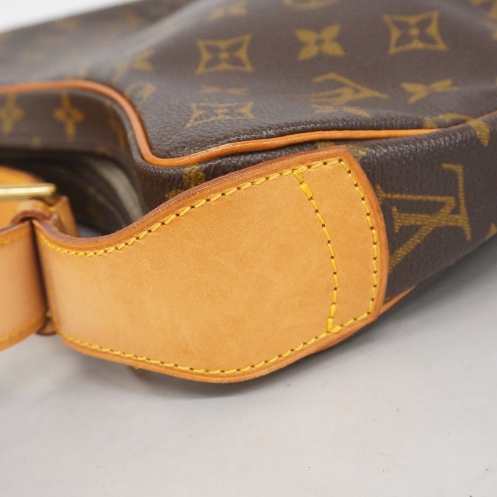 Louis Vuitton Brown Shoulder Bag (Pre-Owned)