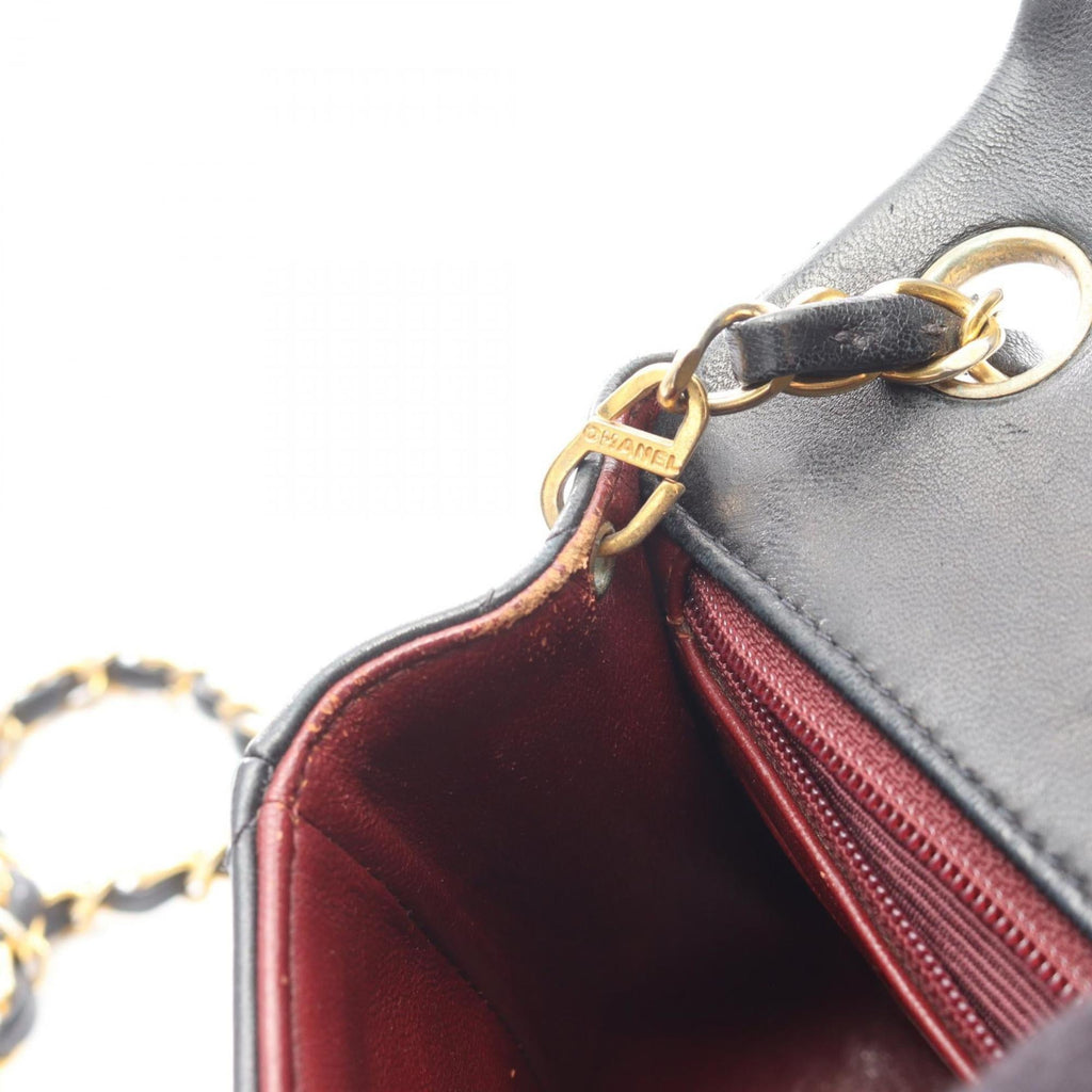 Chanel Black Leather Shoulder Bag (Pre-Owned)