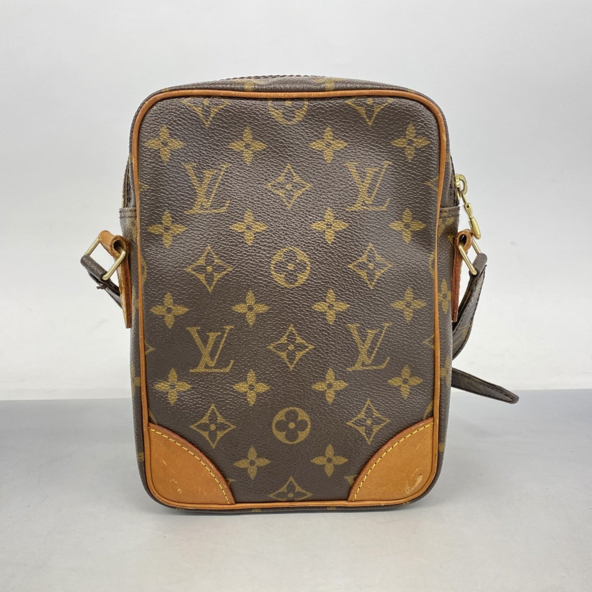 Louis Vuitton Brown Shoulder Bag (Pre-Owned)