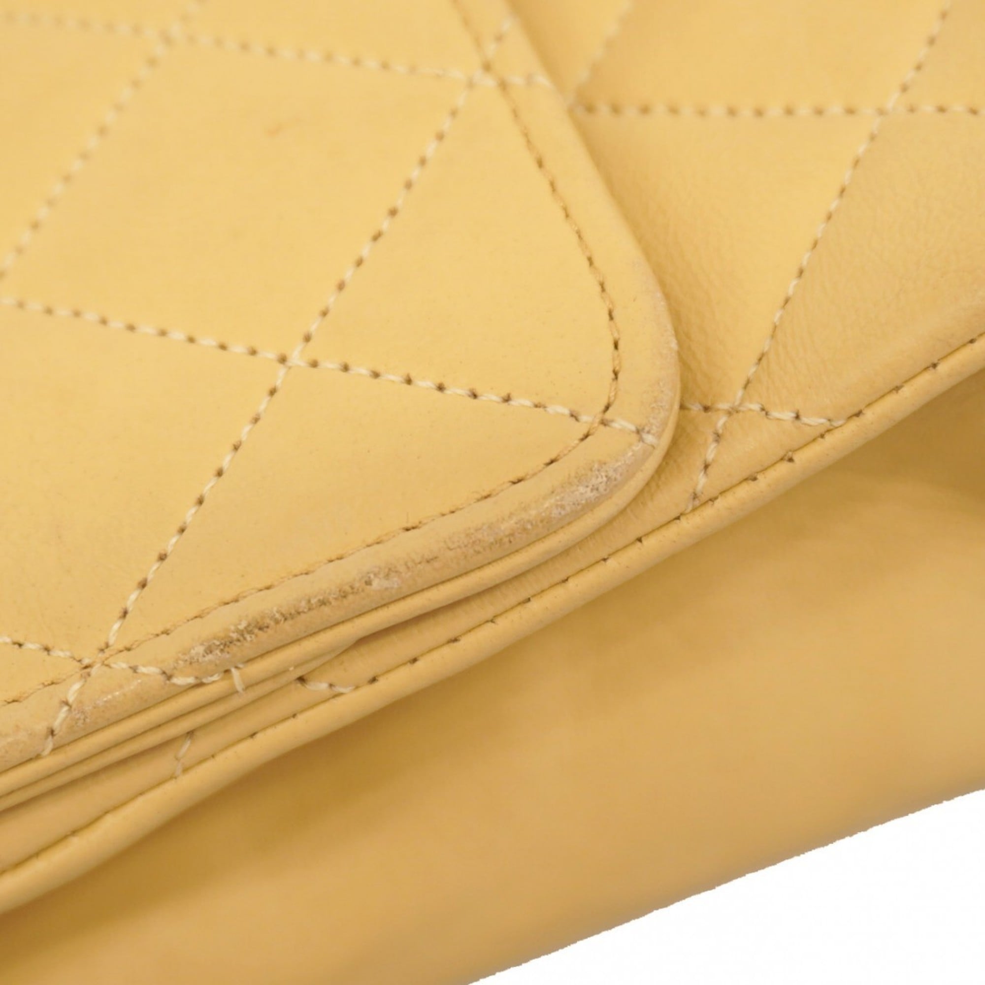 Chanel Beige Leather Shoulder Bag (Pre-Owned)