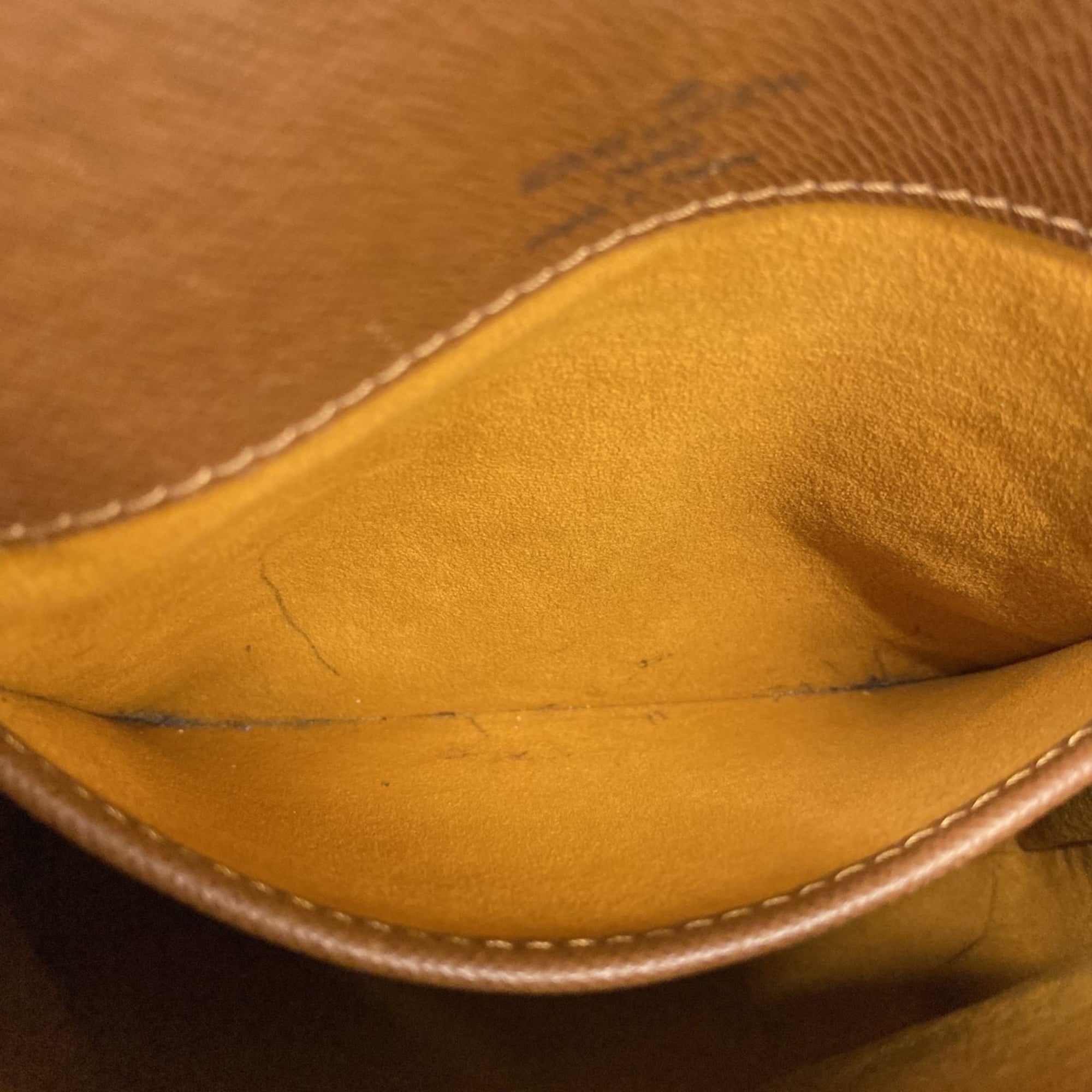 Louis Vuitton Brown Shoulder Bag (Pre-Owned)