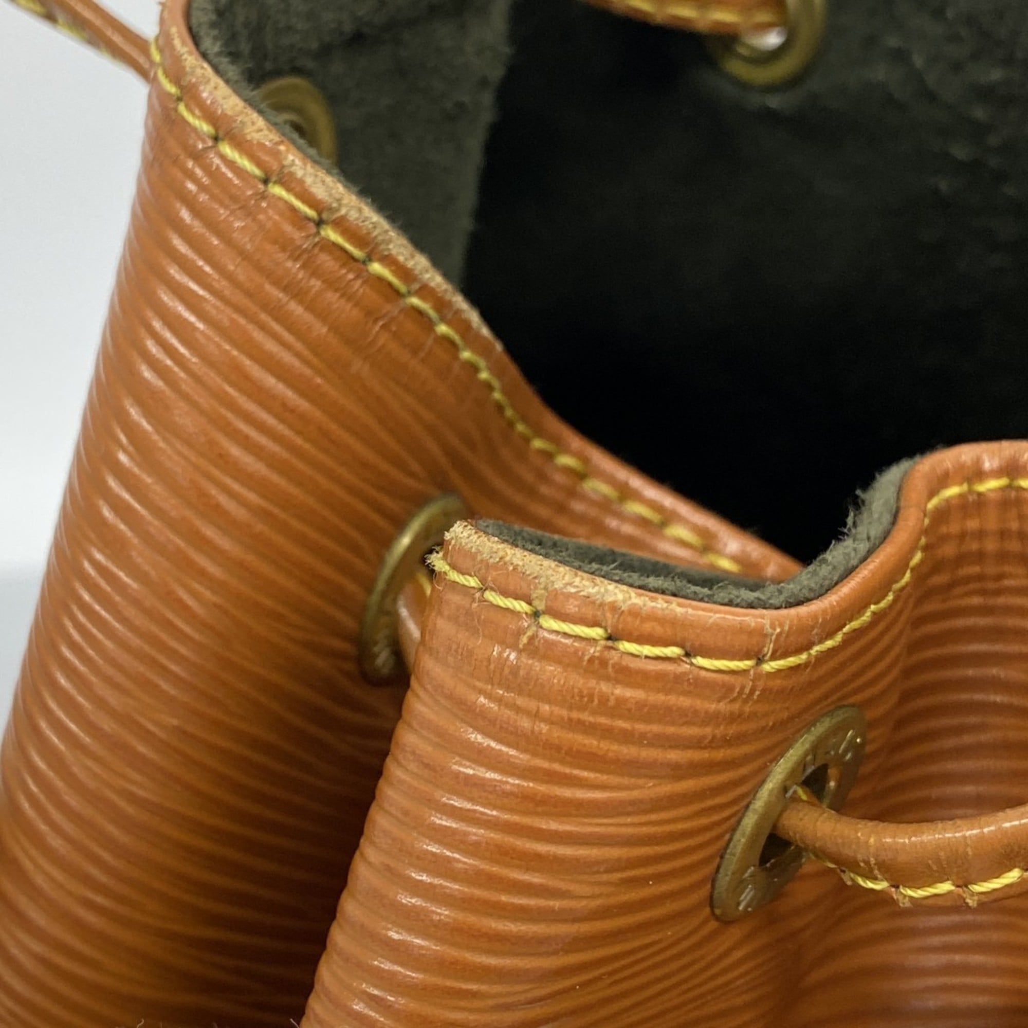 Louis Vuitton Gold Cipango Shoulder Bag (Pre-Owned)