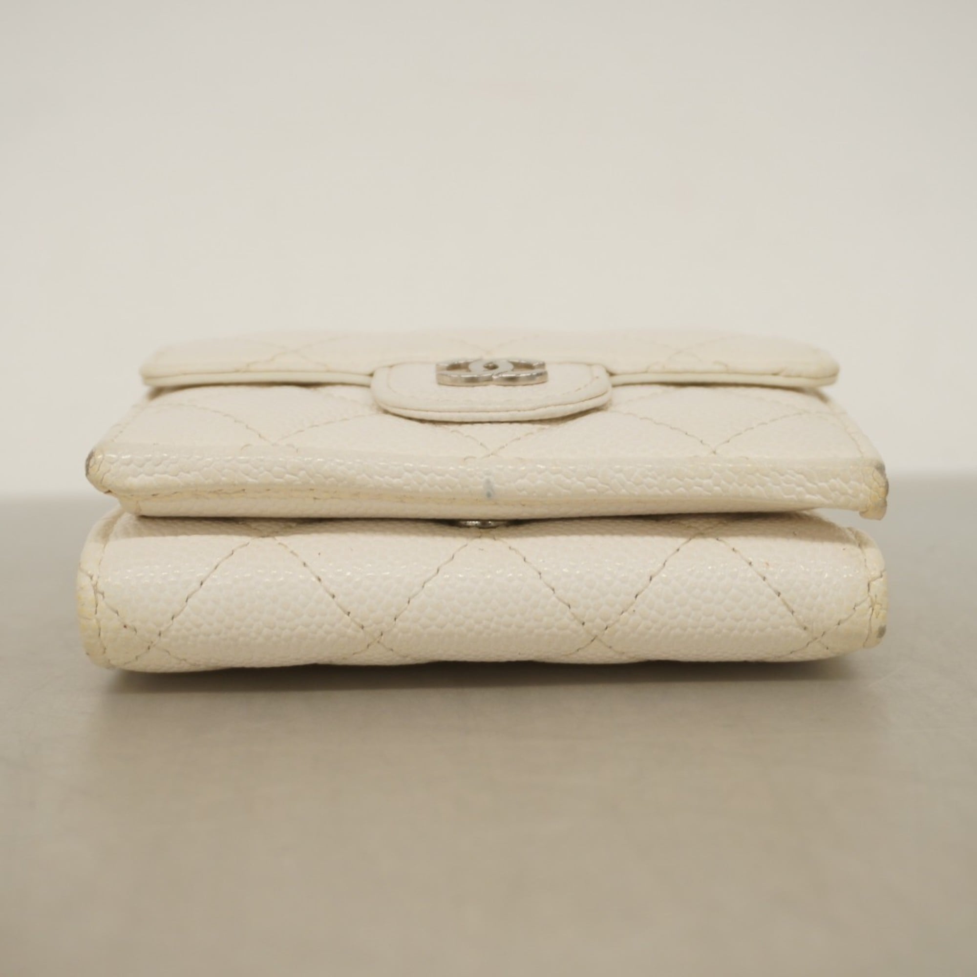 Chanel White Grained Calfskin Wallet (Tri-Fold) (Pre-Owned)