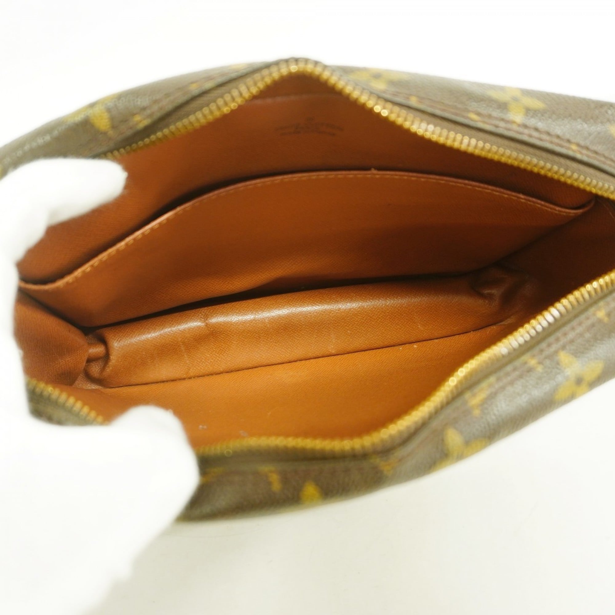 Louis Vuitton Brown Clutch Bag (Pre-Owned)