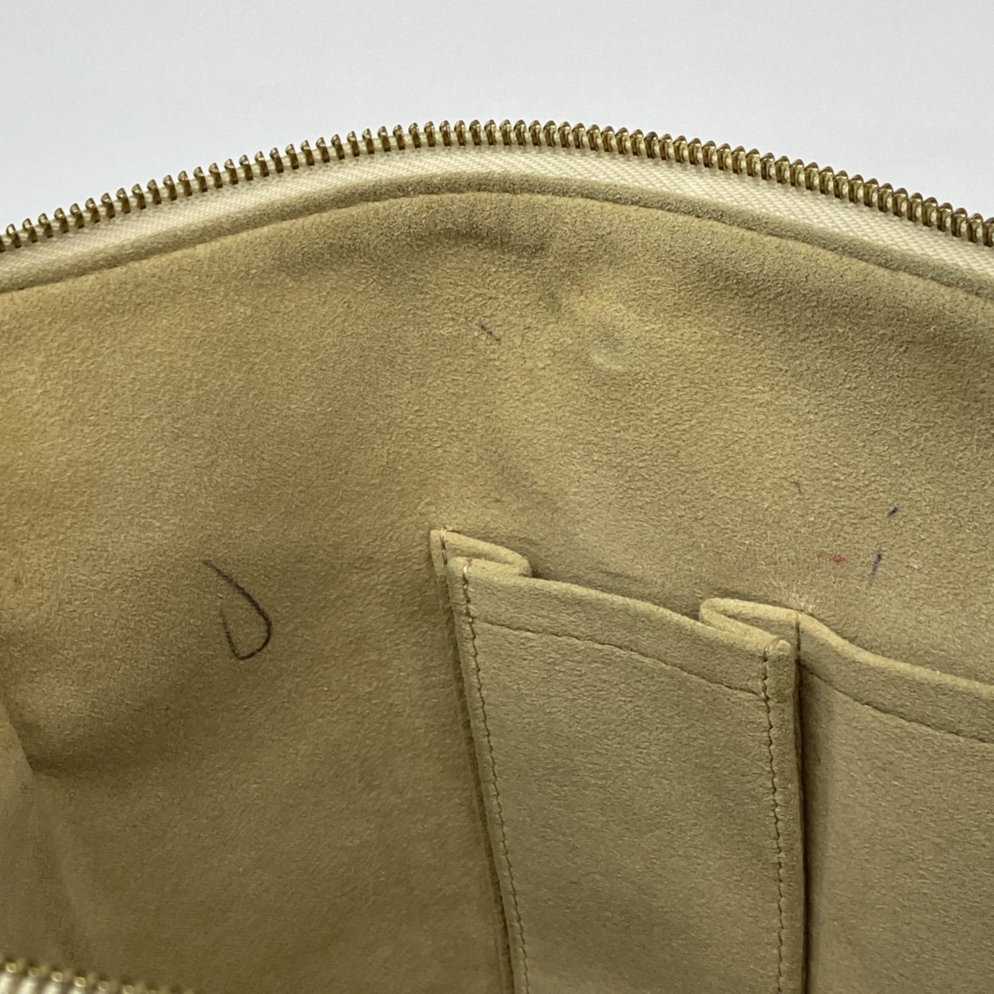 Louis Vuitton White Handbag (Pre-Owned)