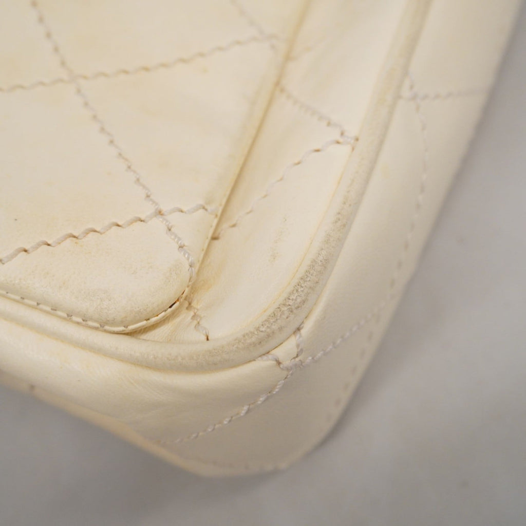 Chanel White Leather Shoulder Bag (Pre-Owned)