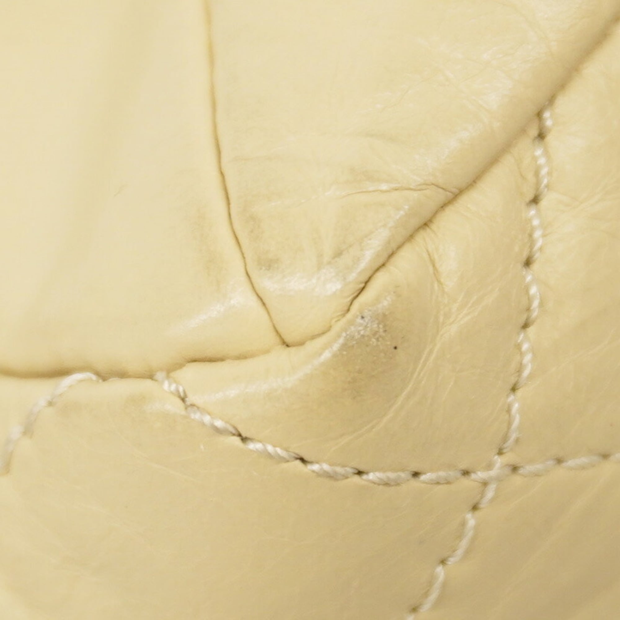 Chanel Beige Leather Shoulder Bag (Pre-Owned)