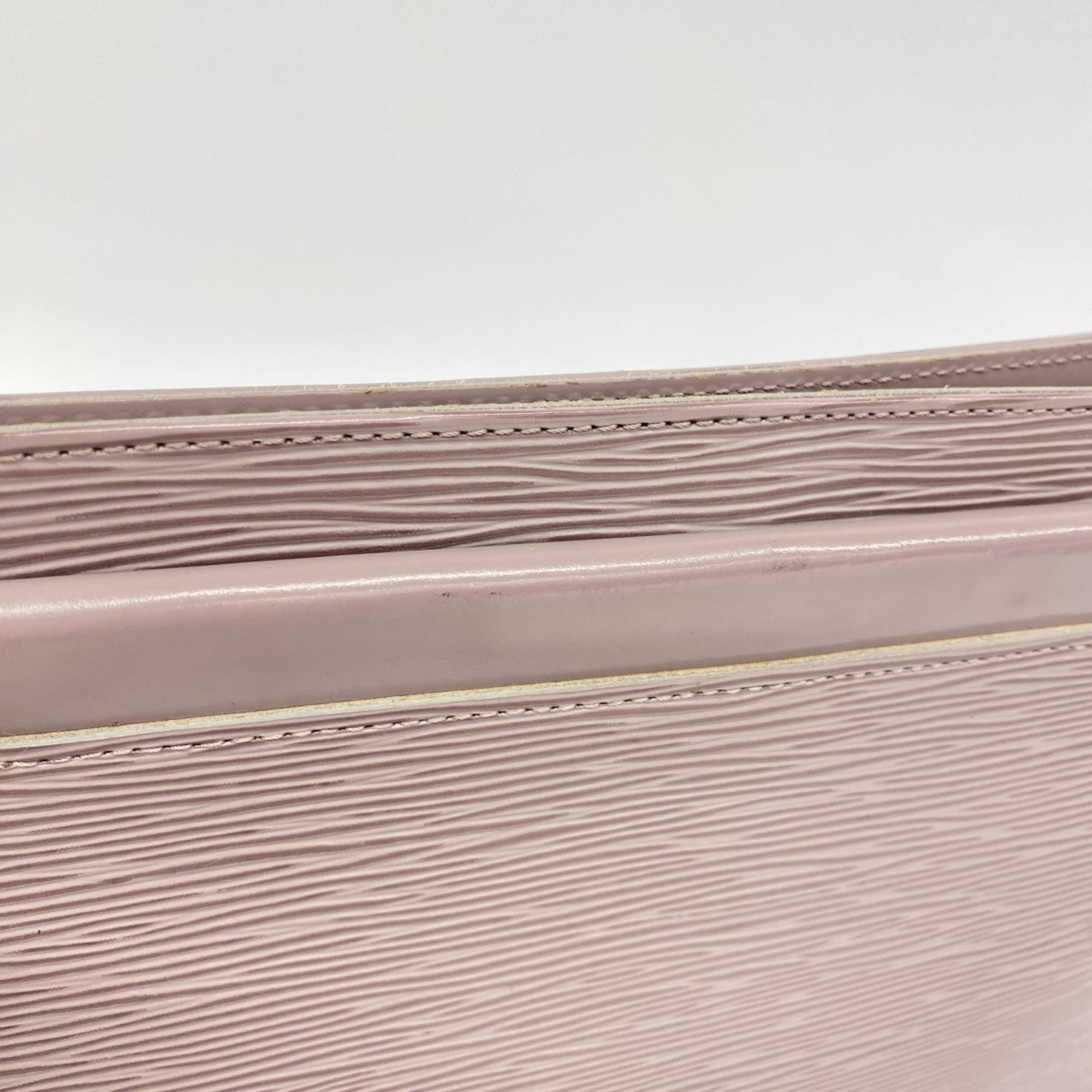 Louis Vuitton Lilac Shoulder Bag (Pre-Owned)